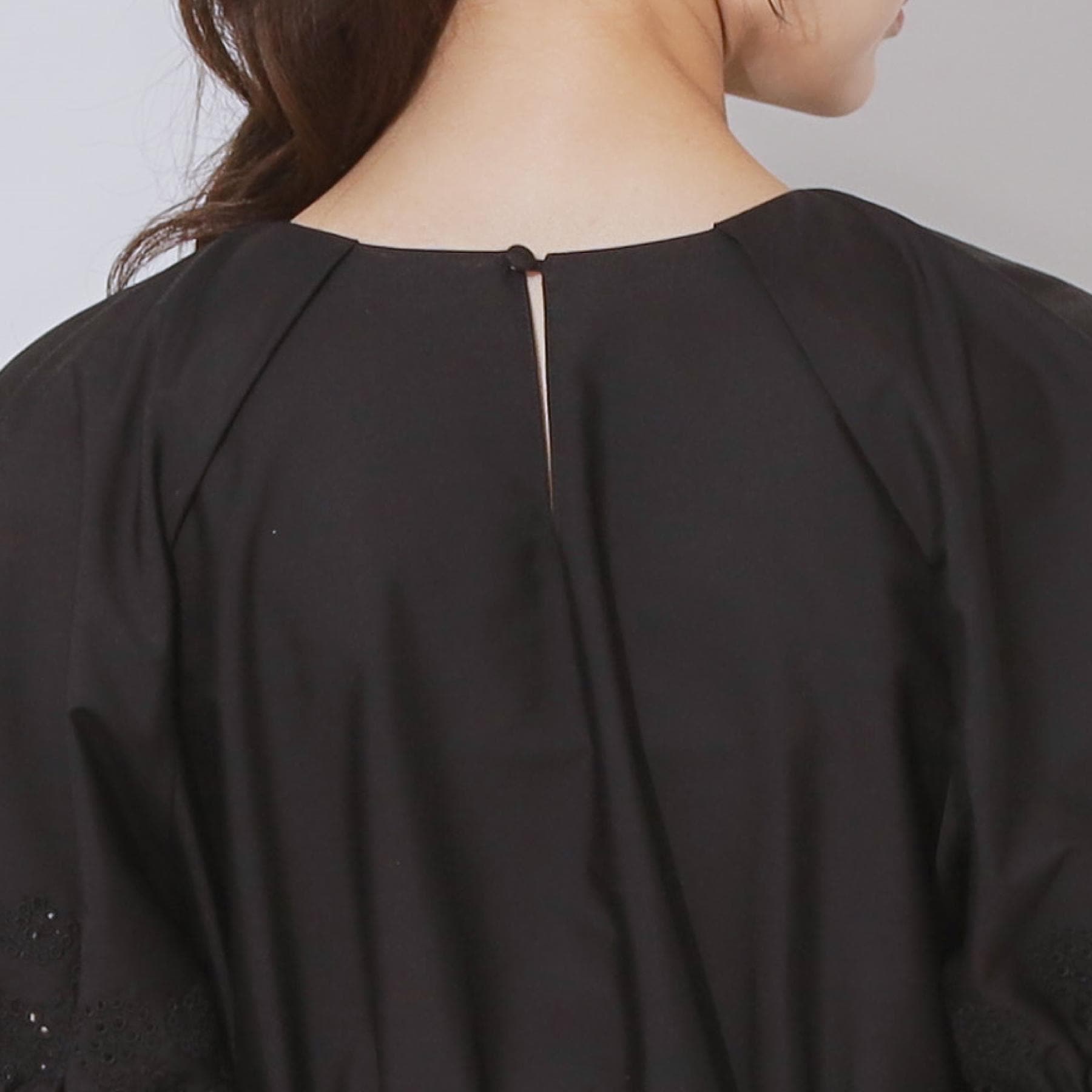 クチュール ブローチ Couture Brooch 【きれいめ・二の腕カバー】エシカルコットン エンブロドルマンワンピース （ブラック(019)） ブラック(019)