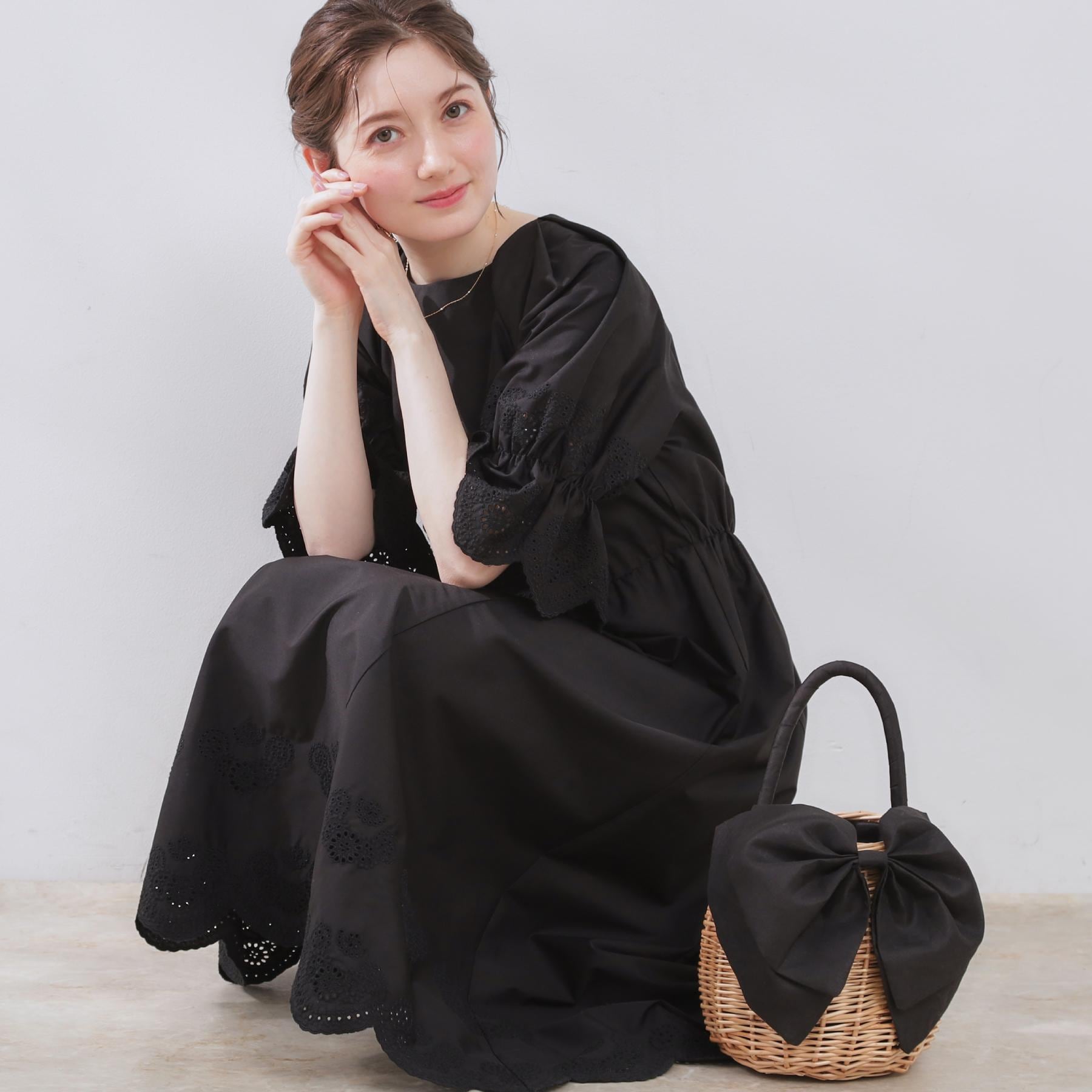 クチュール ブローチ Couture Brooch 【きれいめ・二の腕カバー】エシカルコットン エンブロドルマンワンピース （ブラック(019)） ブラック(019)