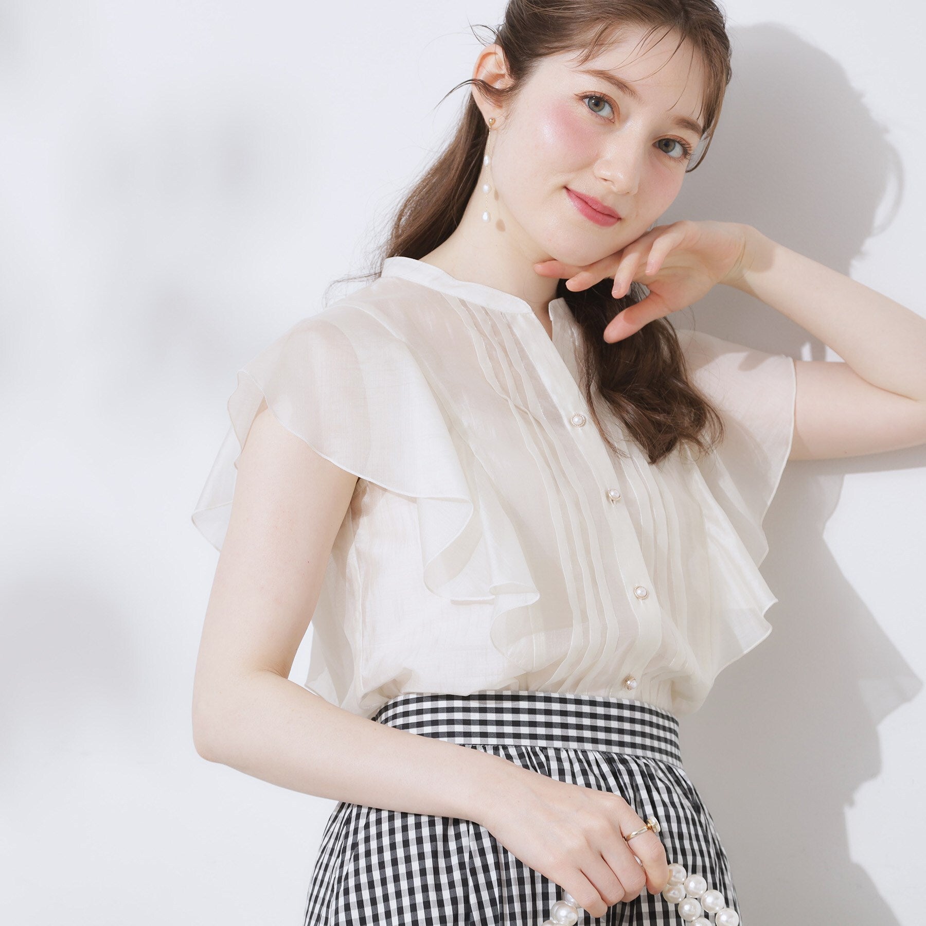 クチュール ブローチ Couture Brooch タックデザインフレア袖シアーブラウス （ピンクベージュ(053)） ピンクベージュ(053)