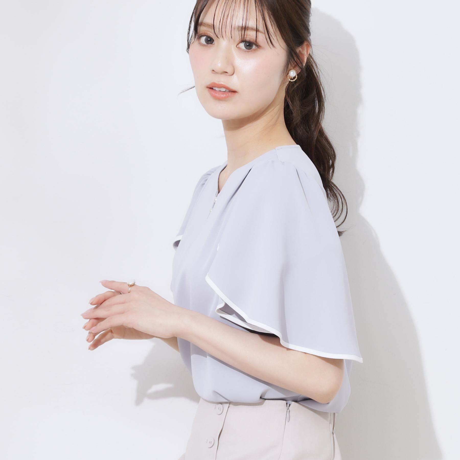 クチュール ブローチ Couture Brooch Vネックパール調フレアブラウス （ブラック(019)） ブラック(019)