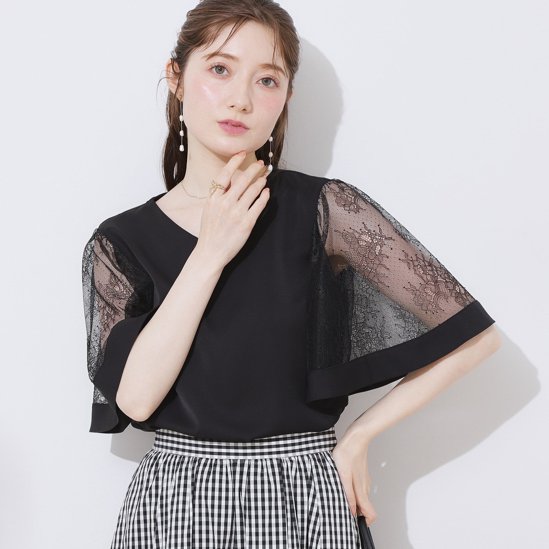 クチュール ブローチ Couture Brooch Vネック袖レースフレアブラウス （ブラック(019)） ブラック(019)