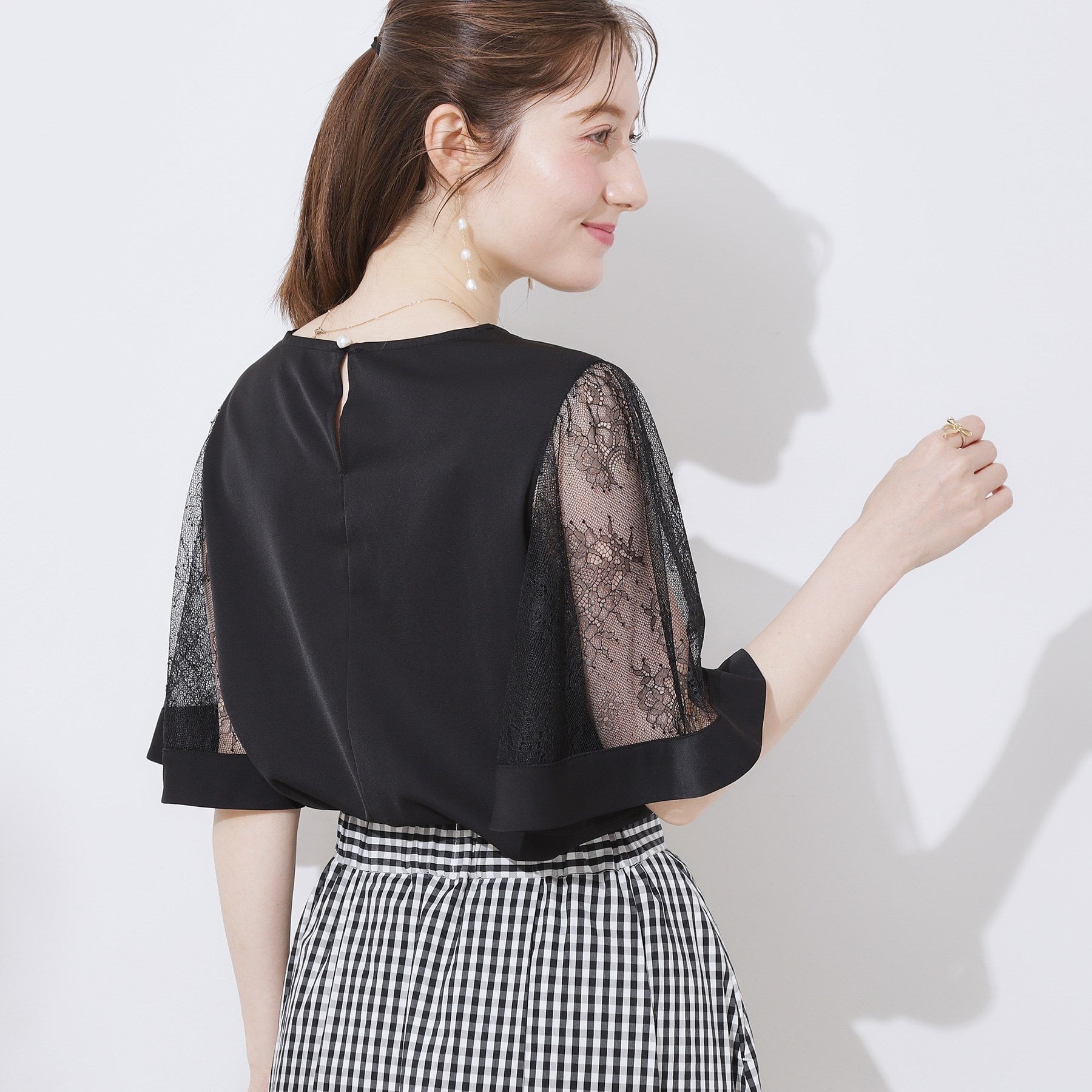 クチュール ブローチ Couture Brooch Vネック袖レースフレアブラウス （ブラック(019)） ブラック(019)
