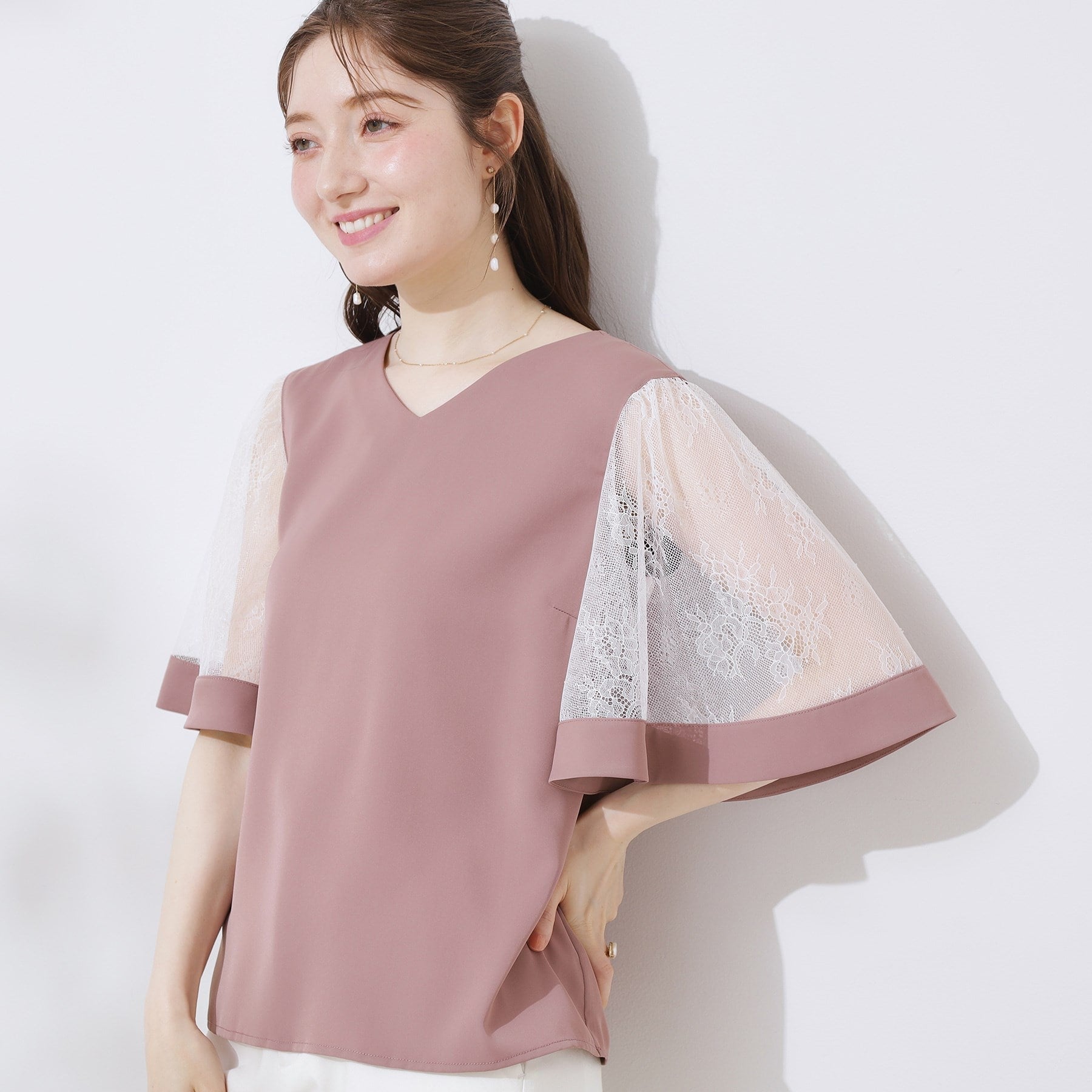 クチュール ブローチ Couture Brooch Vネック袖レースフレアブラウス （ブラック(019)） ブラック(019)