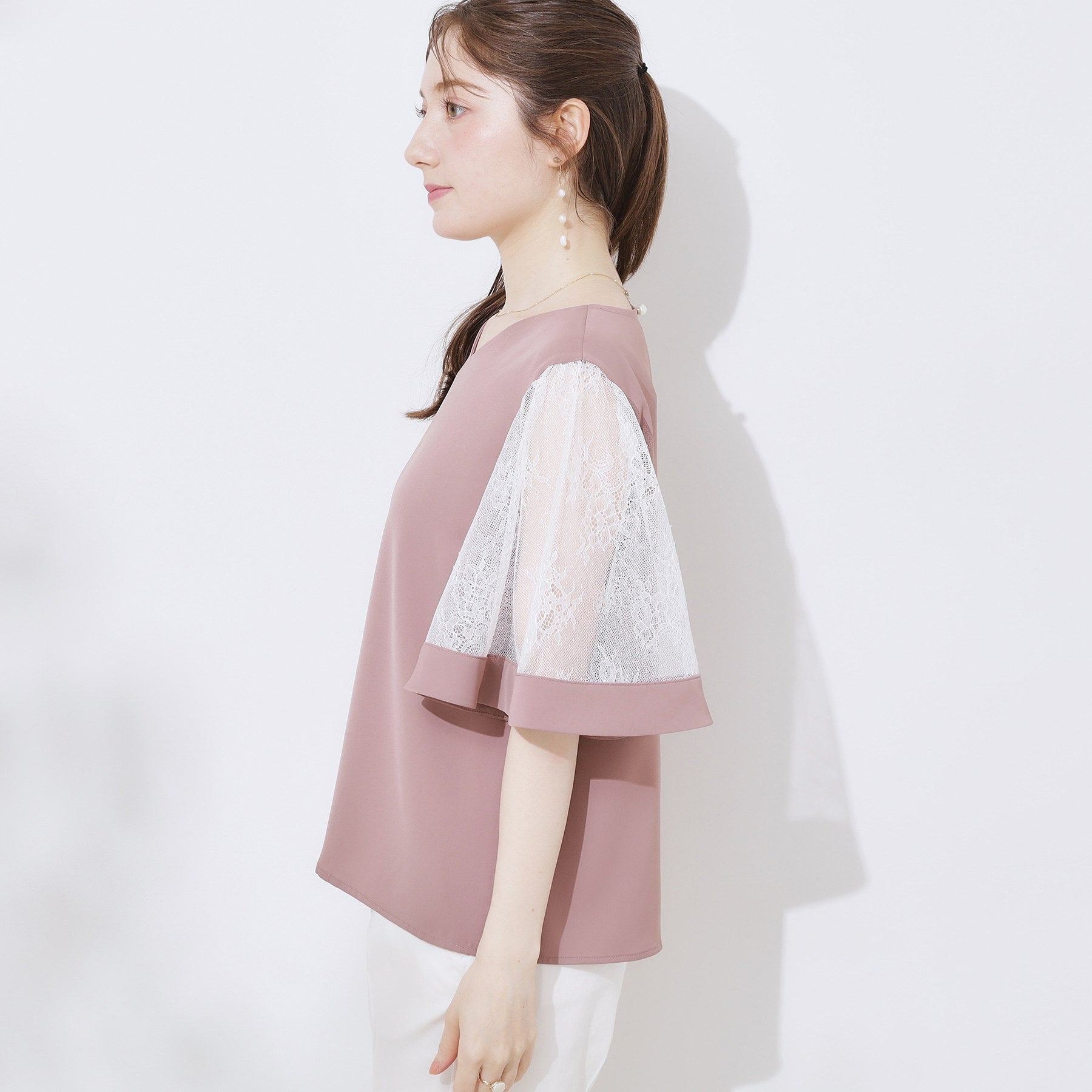 クチュール ブローチ Couture Brooch Vネック袖レースフレアブラウス （ブラック(019)） ブラック(019)