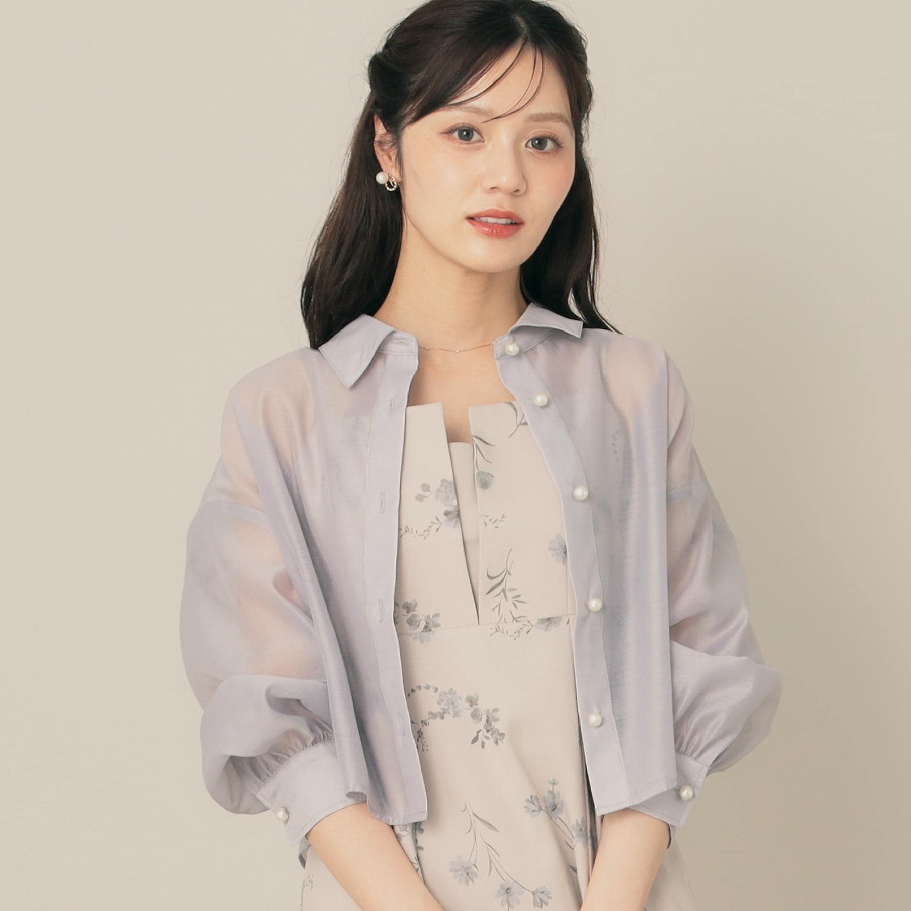 クチュール ブローチ Couture Brooch パール調ボタンシアーシャツ （グレー(012)） グレー(012)