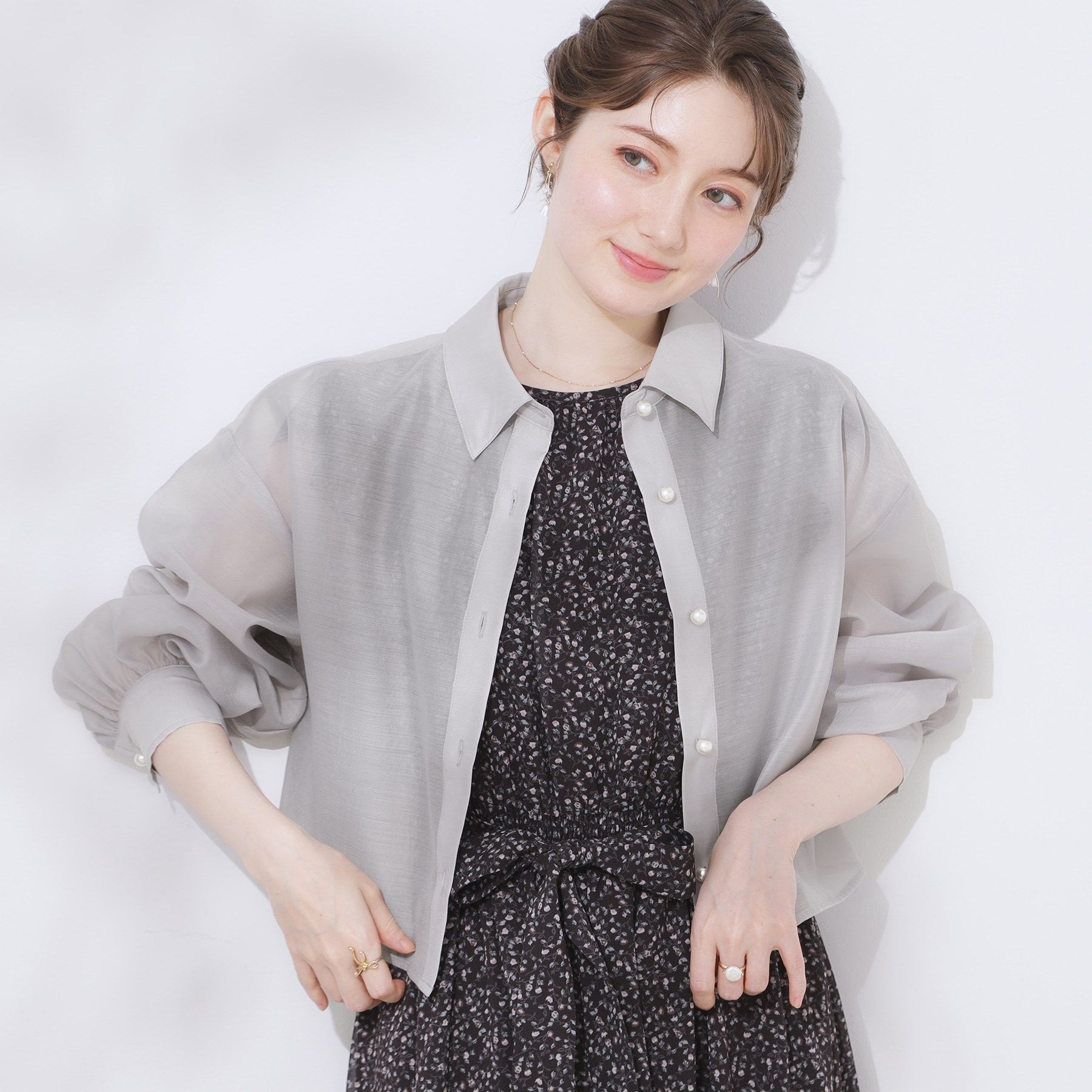 クチュール ブローチ Couture Brooch パール調ボタンシアーシャツ （グレー(012)） グレー(012)