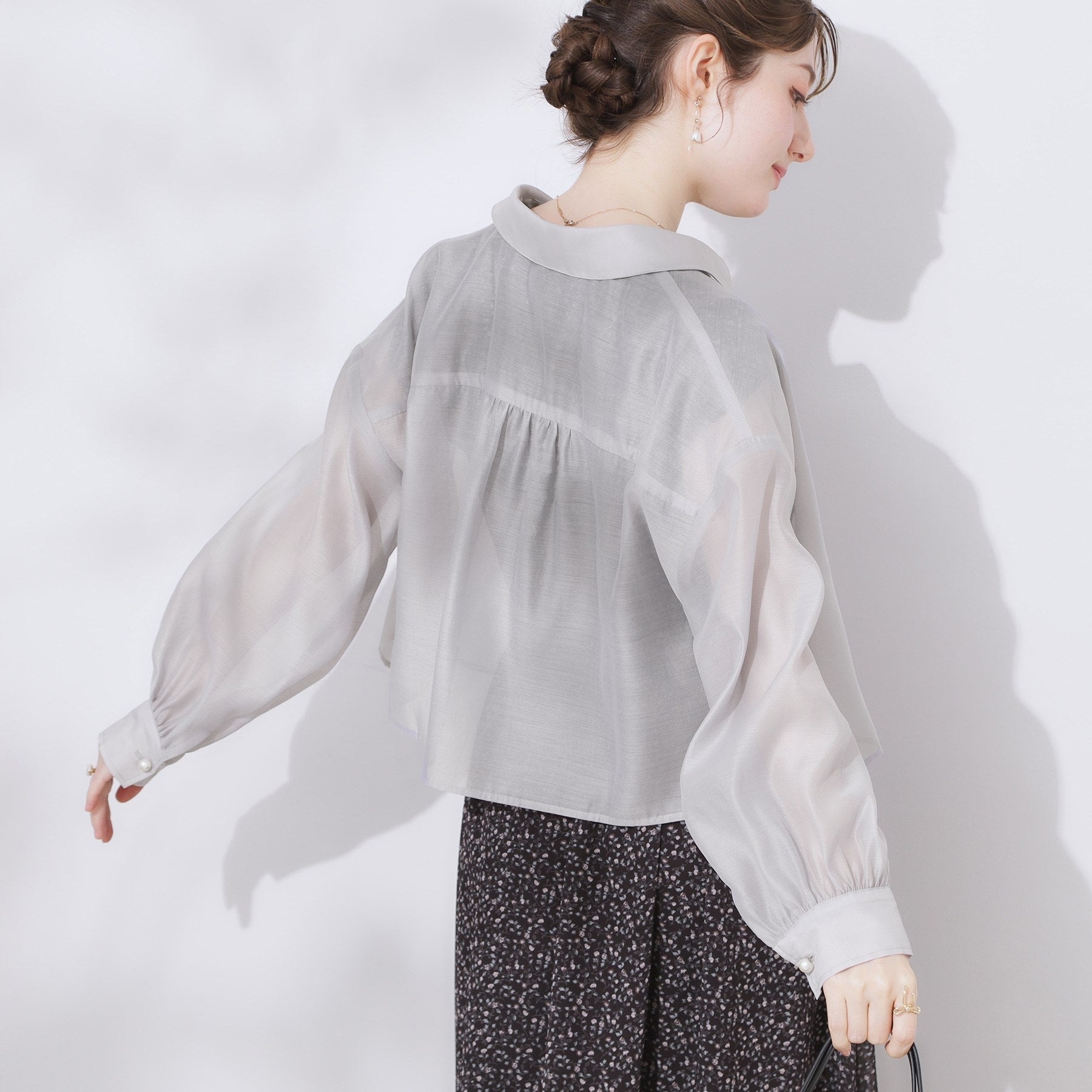 クチュール ブローチ Couture Brooch パール調ボタンシアーシャツ （グレー(012)） グレー(012)
