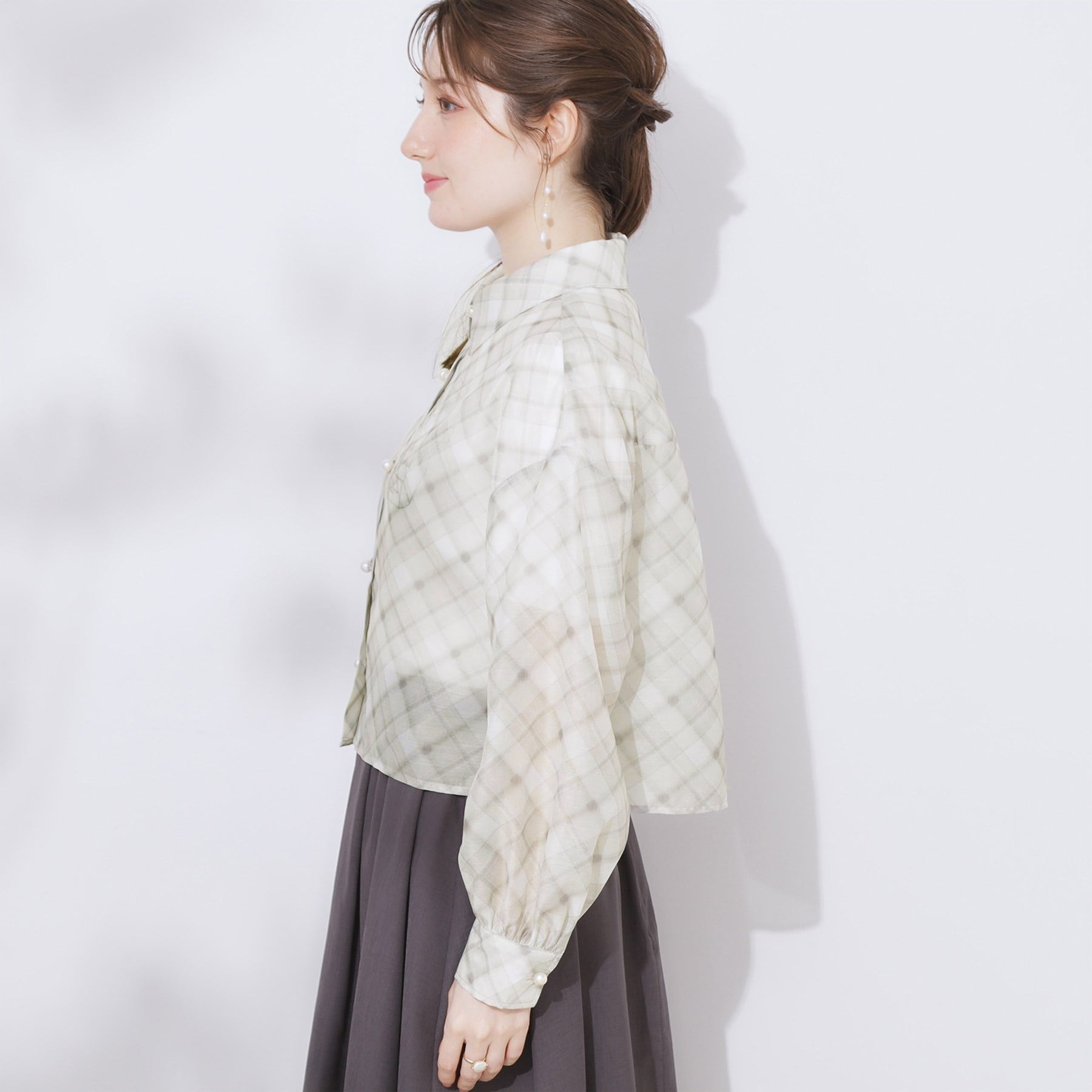 クチュール ブローチ Couture Brooch パール調ボタンシアーシャツ （グレー(012)） グレー(012)
