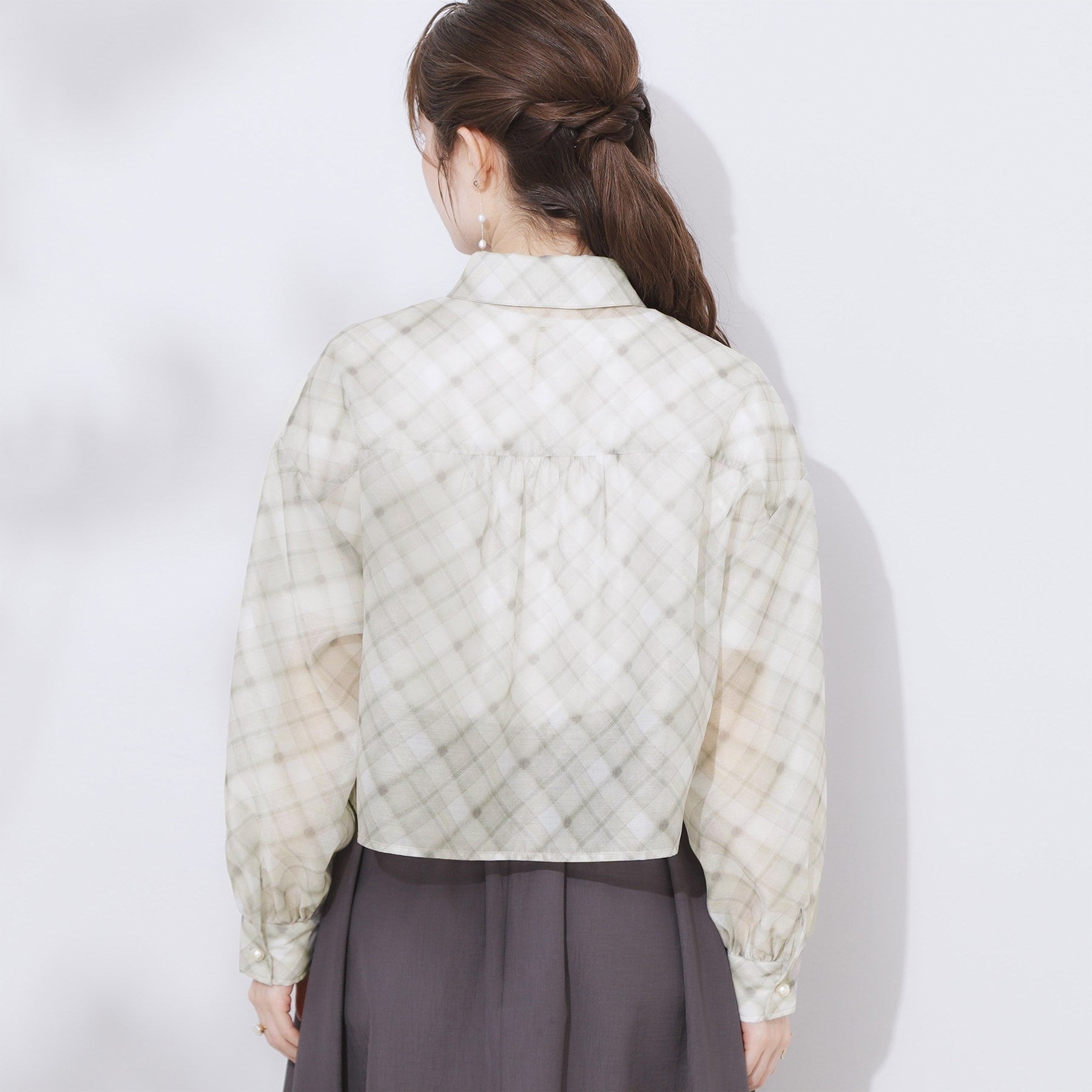 クチュール ブローチ Couture Brooch パール調ボタンシアーシャツ （グレー(012)） グレー(012)