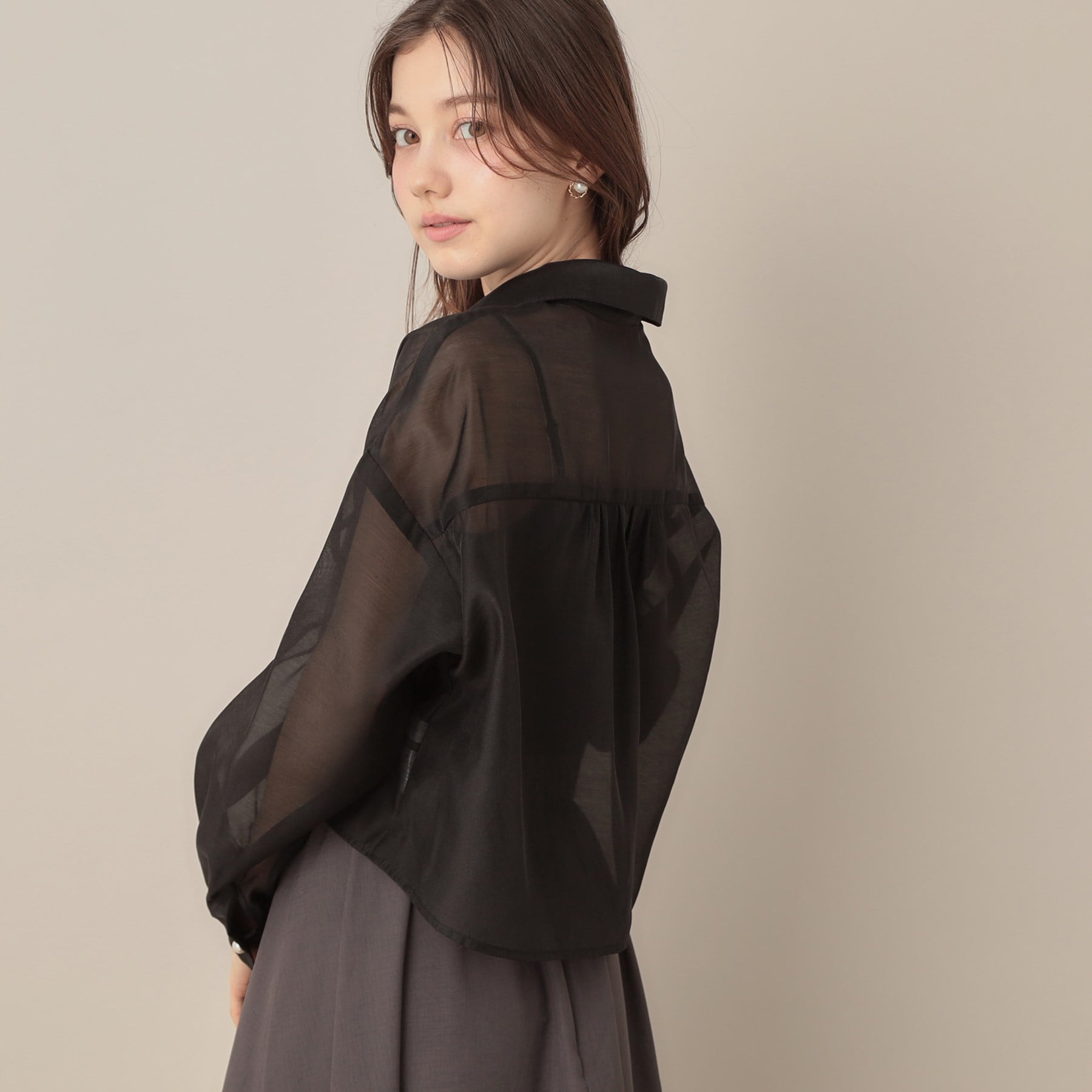 クチュール ブローチ Couture Brooch パール調ボタンシアーシャツ （グレー(012)） グレー(012)