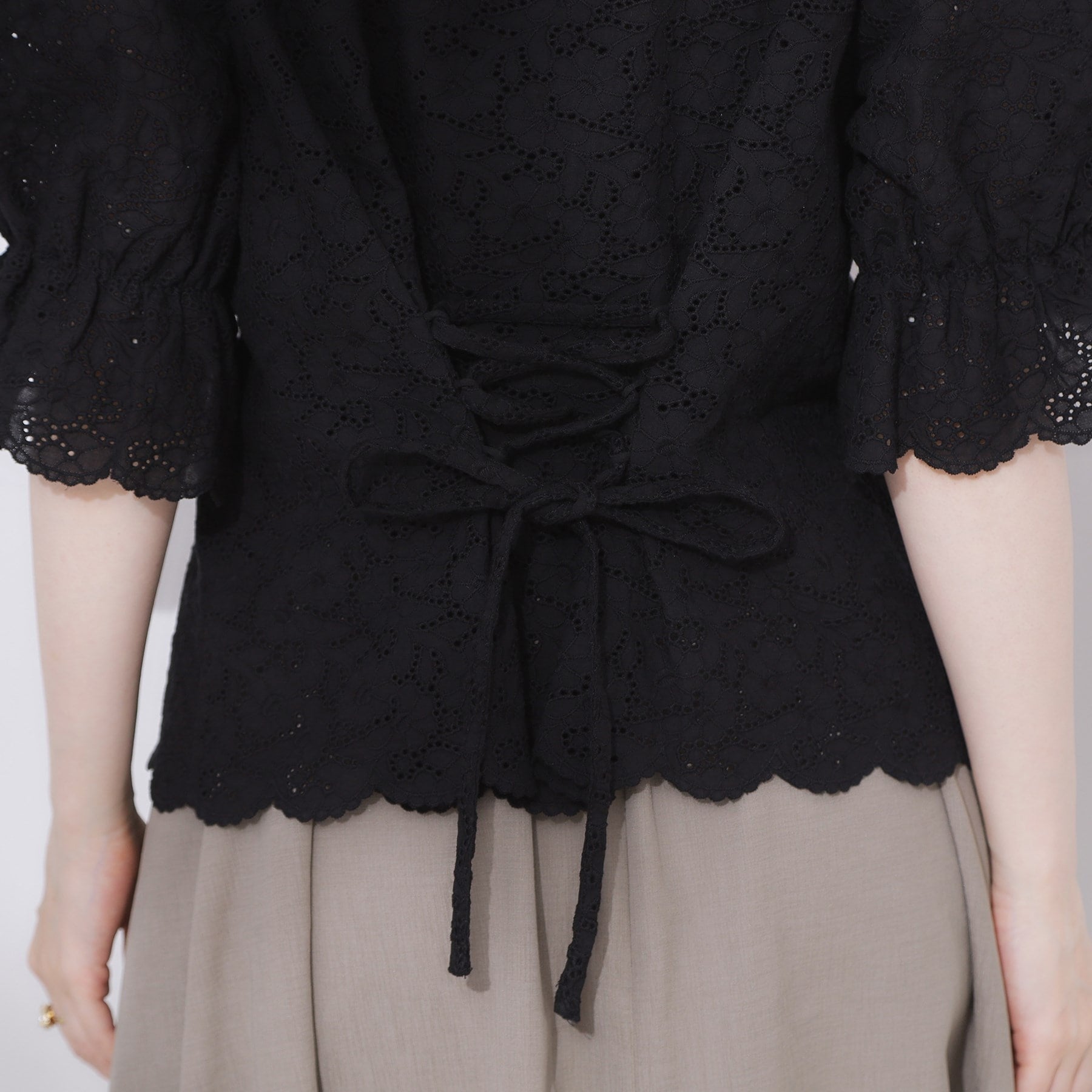 クチュール ブローチ Couture Brooch バックレースアップ カットワークレースブラウス （ブラック(019)） ブラック(019)