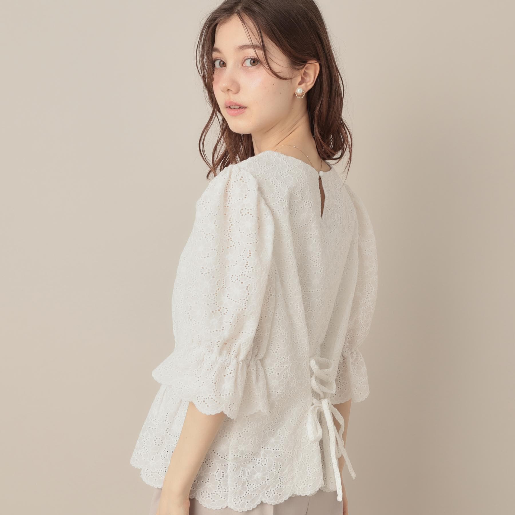 クチュール ブローチ Couture Brooch バックレースアップ カットワークレースブラウス （オフホワイト(003)） オフホワイト(003)