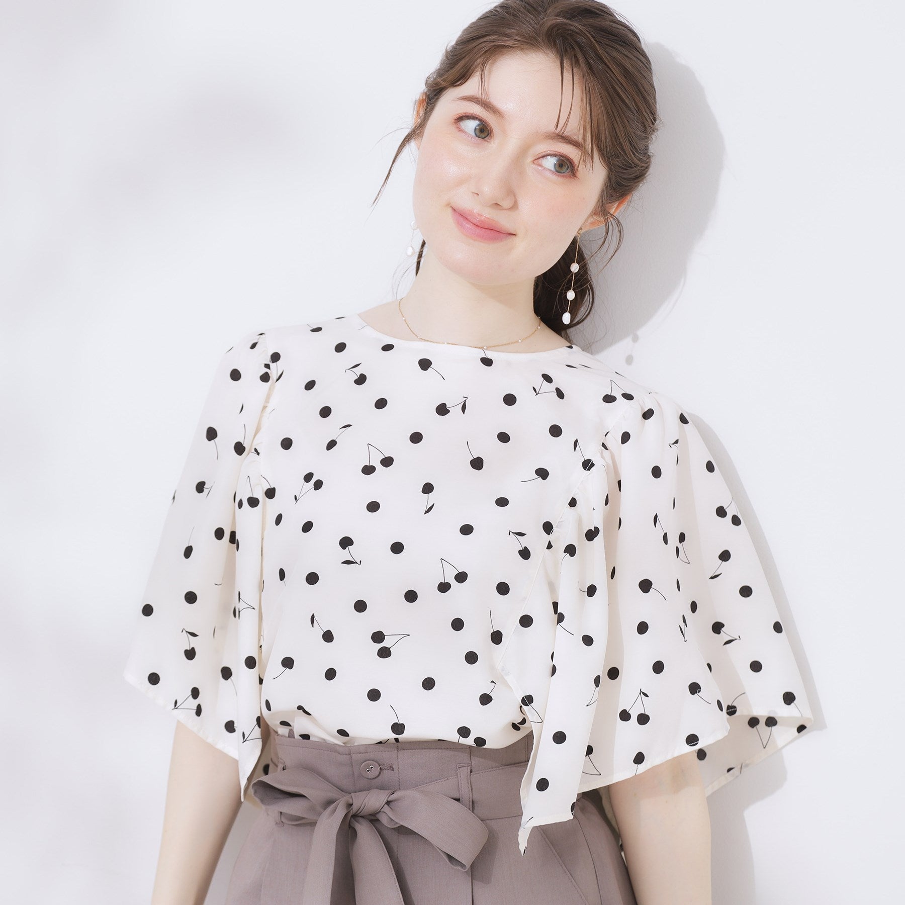 クチュール ブローチ Couture Brooch さくらんぼドットブラウス （オフホワイト(103)） オフホワイト(103)