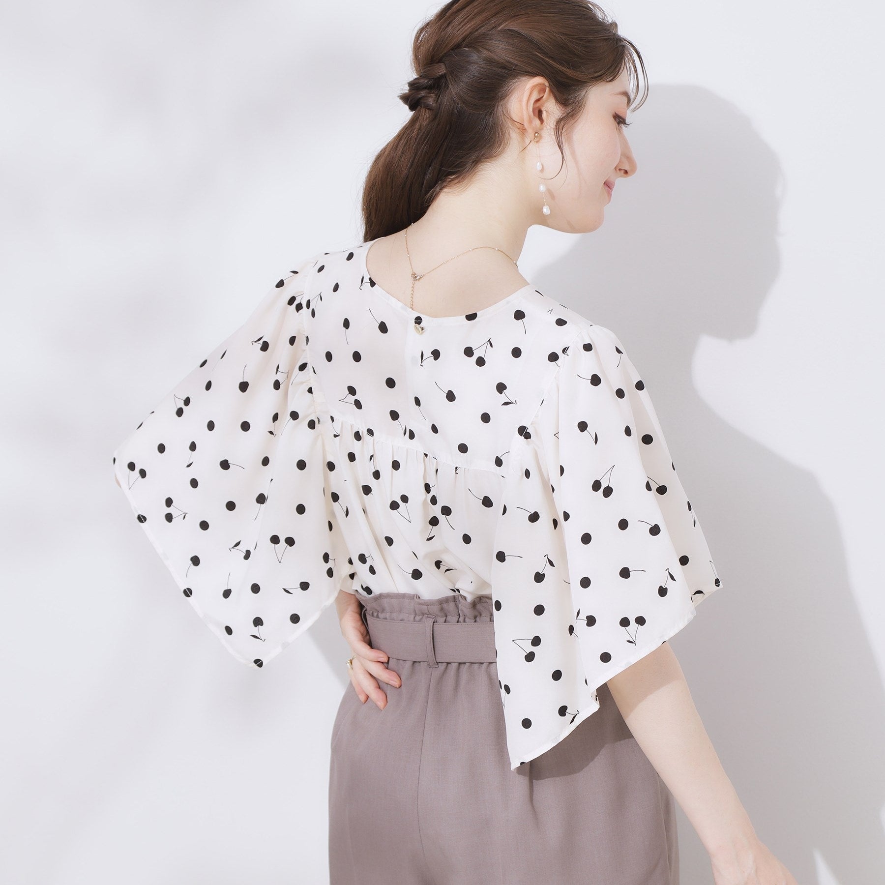 クチュール ブローチ Couture Brooch さくらんぼドットブラウス （オフホワイト(103)） オフホワイト(103)