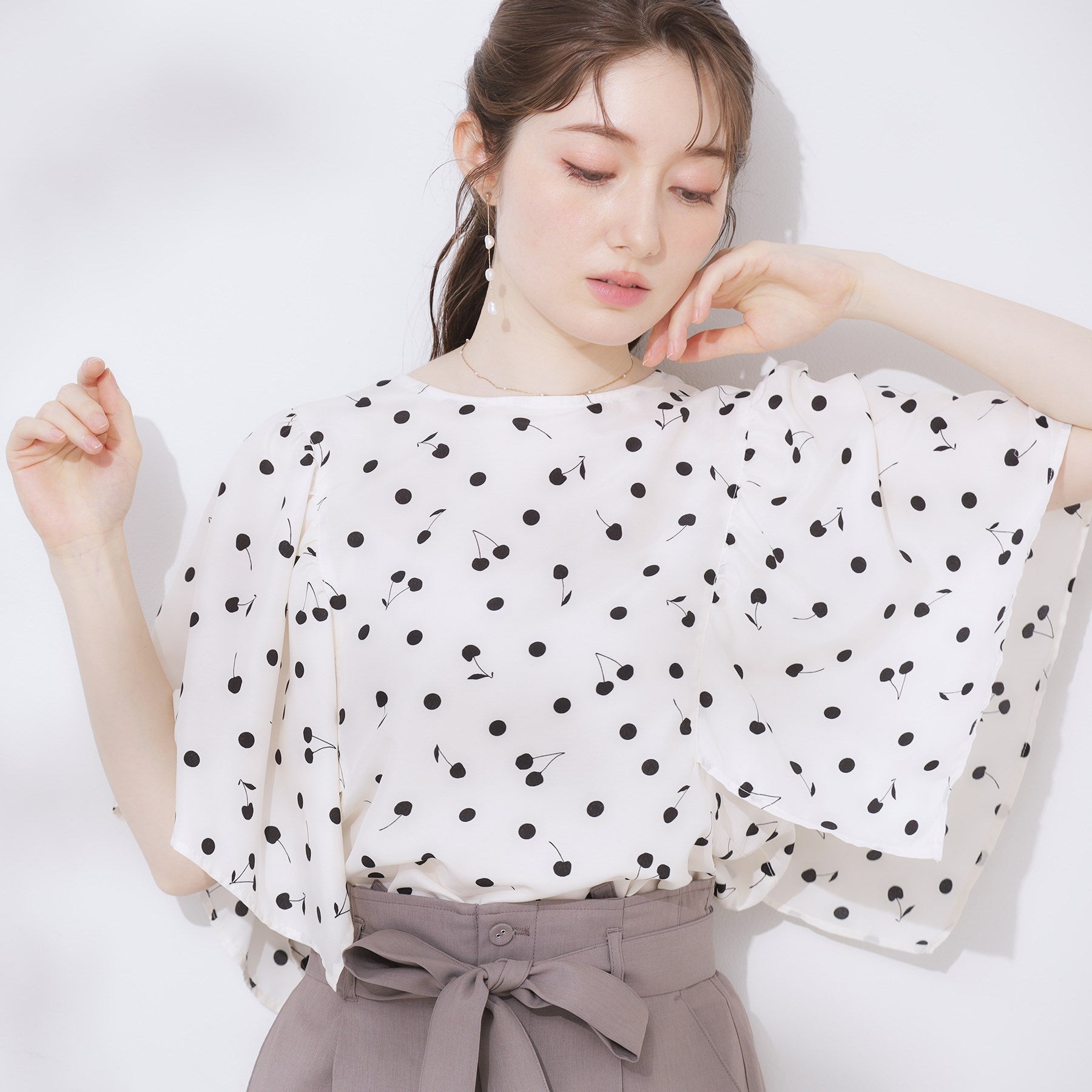 クチュール ブローチ Couture Brooch さくらんぼドットブラウス （オフホワイト(103)） オフホワイト(103)