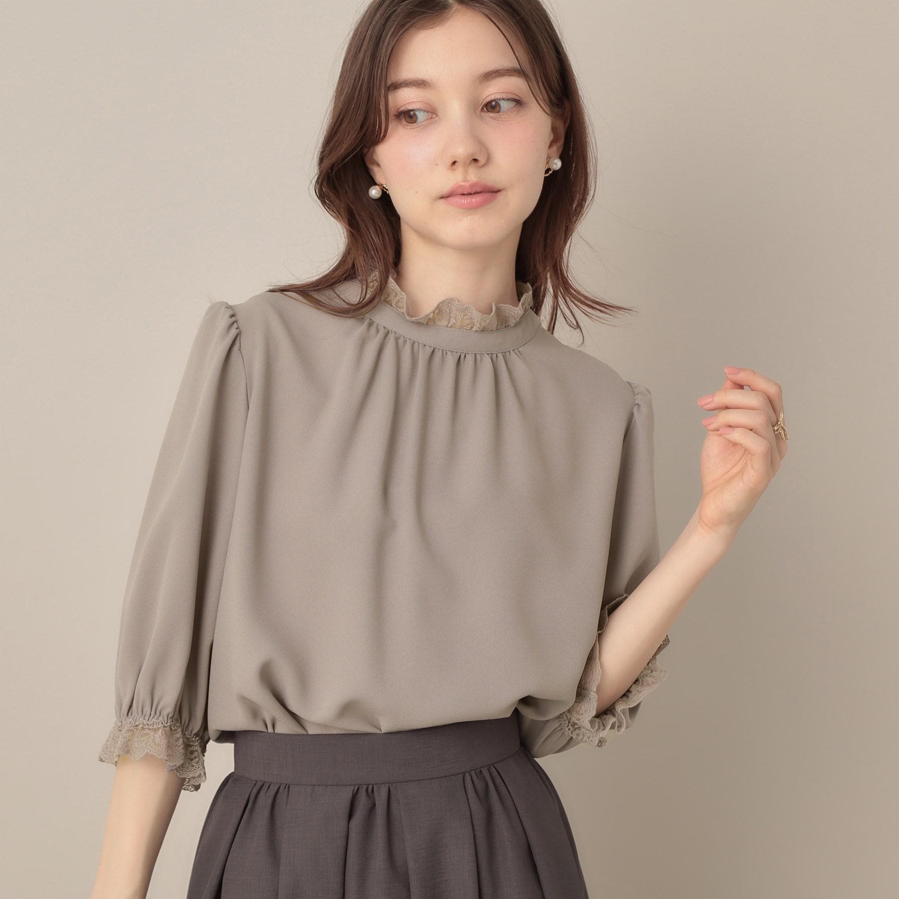 クチュール ブローチ Couture Brooch エンブロレース前後2WAYブラウス （トープ(054)） トープ(054)