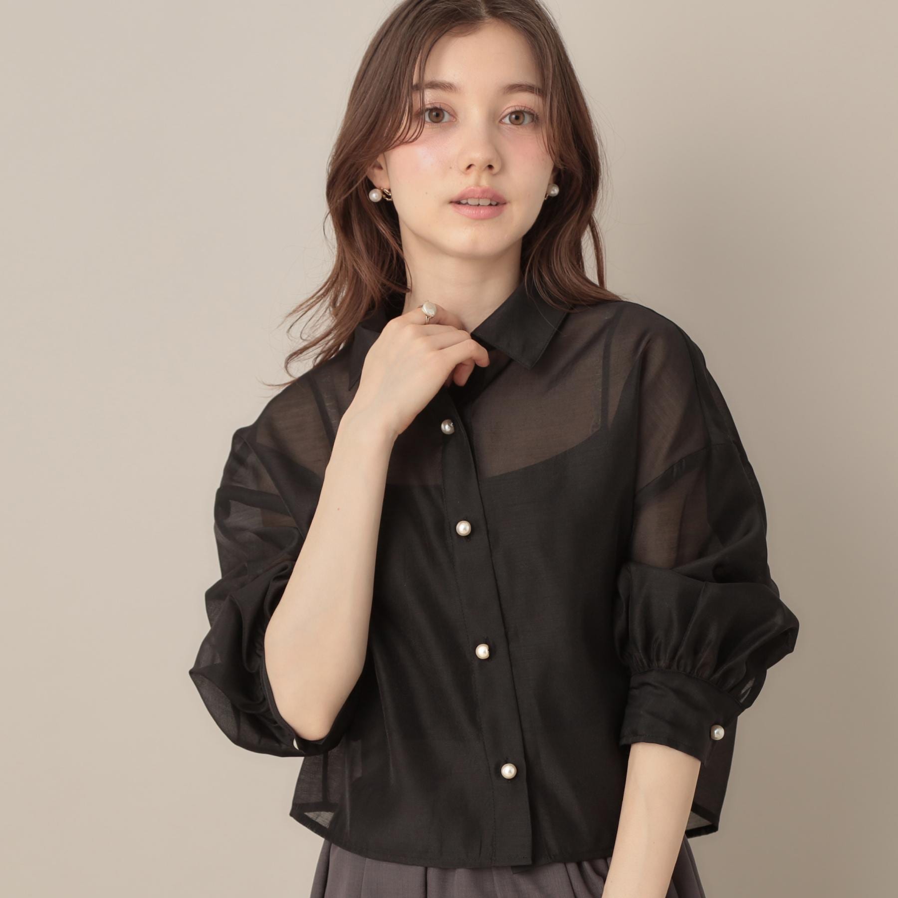 クチュール ブローチ Couture Brooch パール調ボタンシアーシャツ （ブラック(019)） ブラック(019)