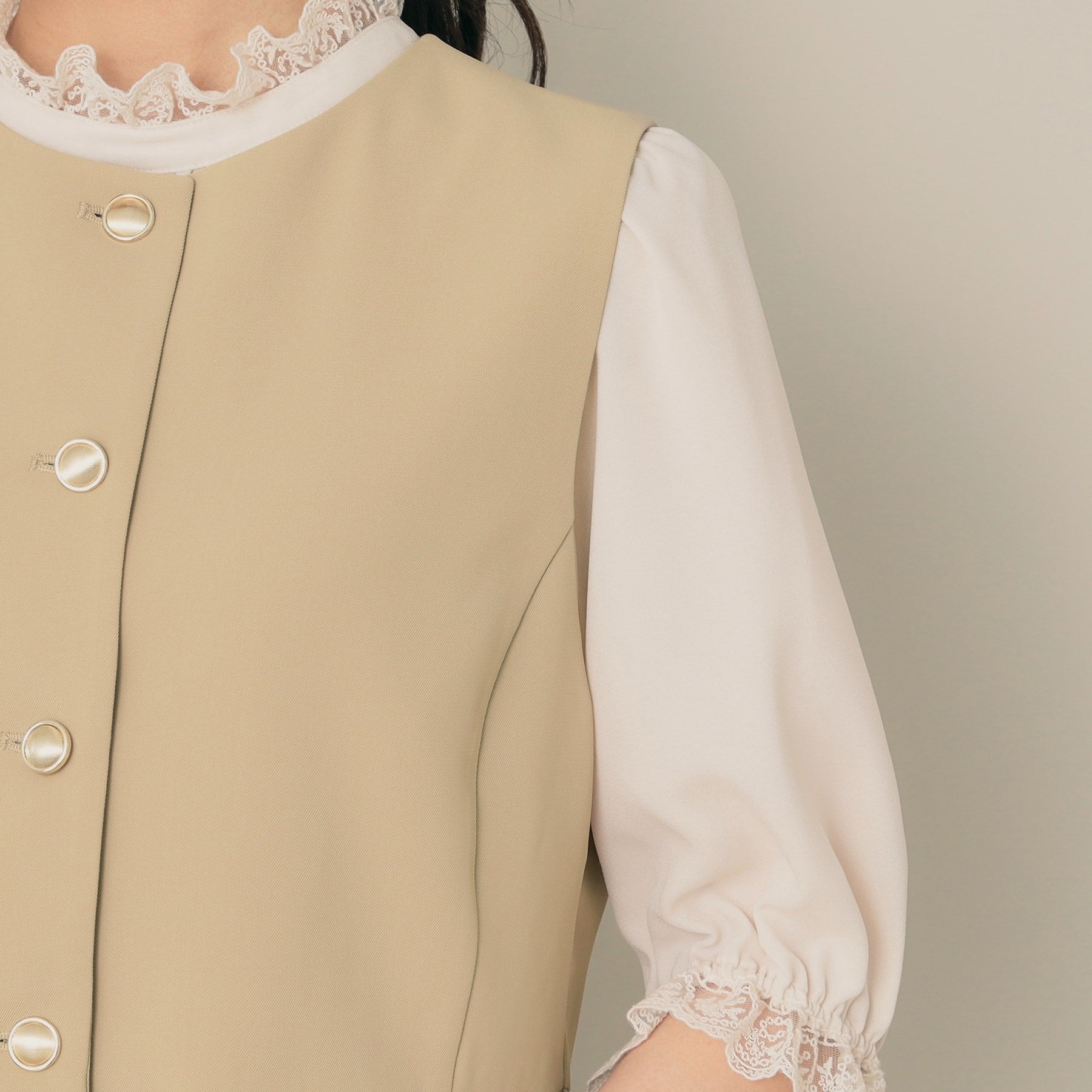 クチュール ブローチ Couture Brooch ゴールド釦ペプラムジレ （ブラック(019)） ブラック(019)