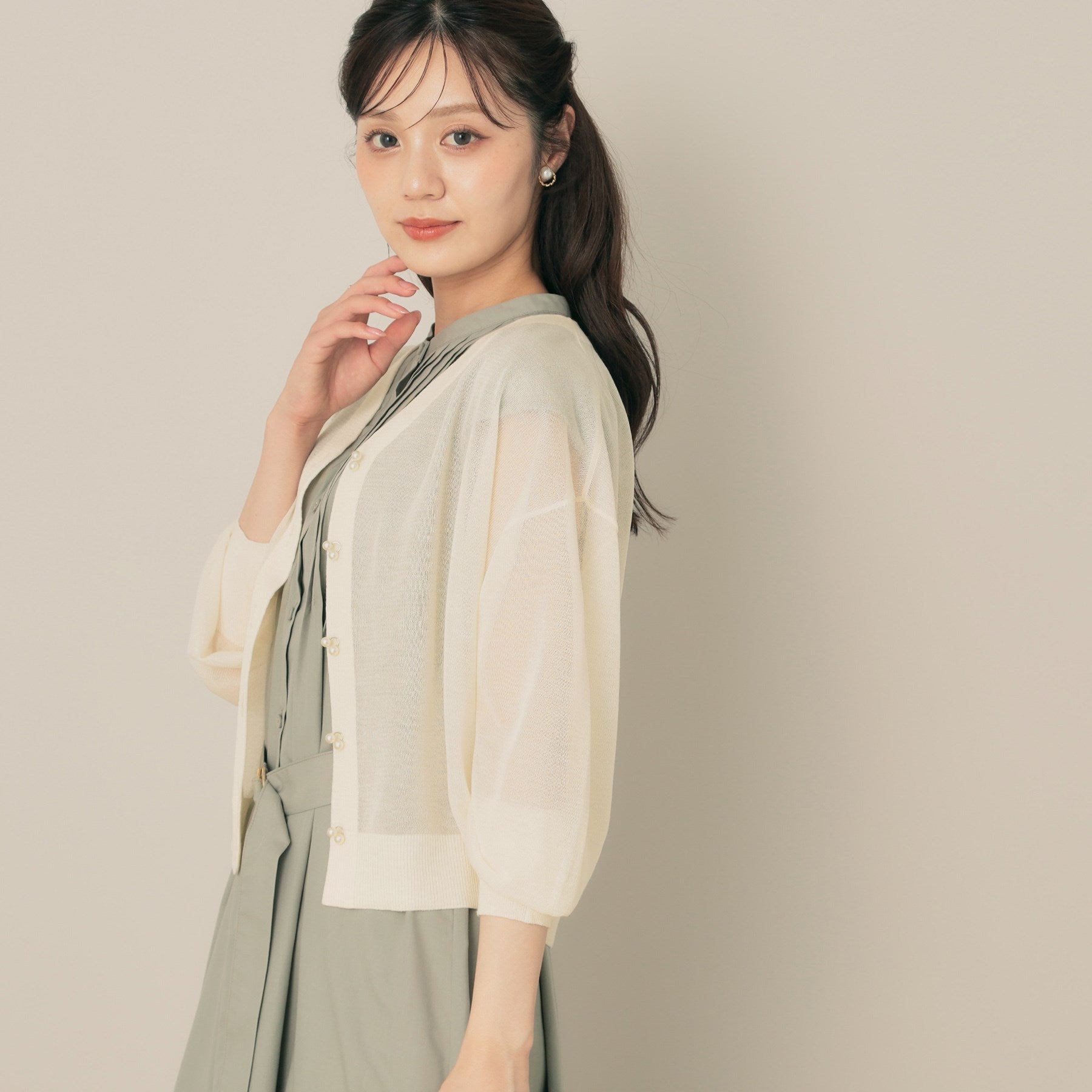 クチュール ブローチ Couture Brooch ダブルパール調 LEVITAカーディ （チャコールグレー(013)） チャコールグレー(013)