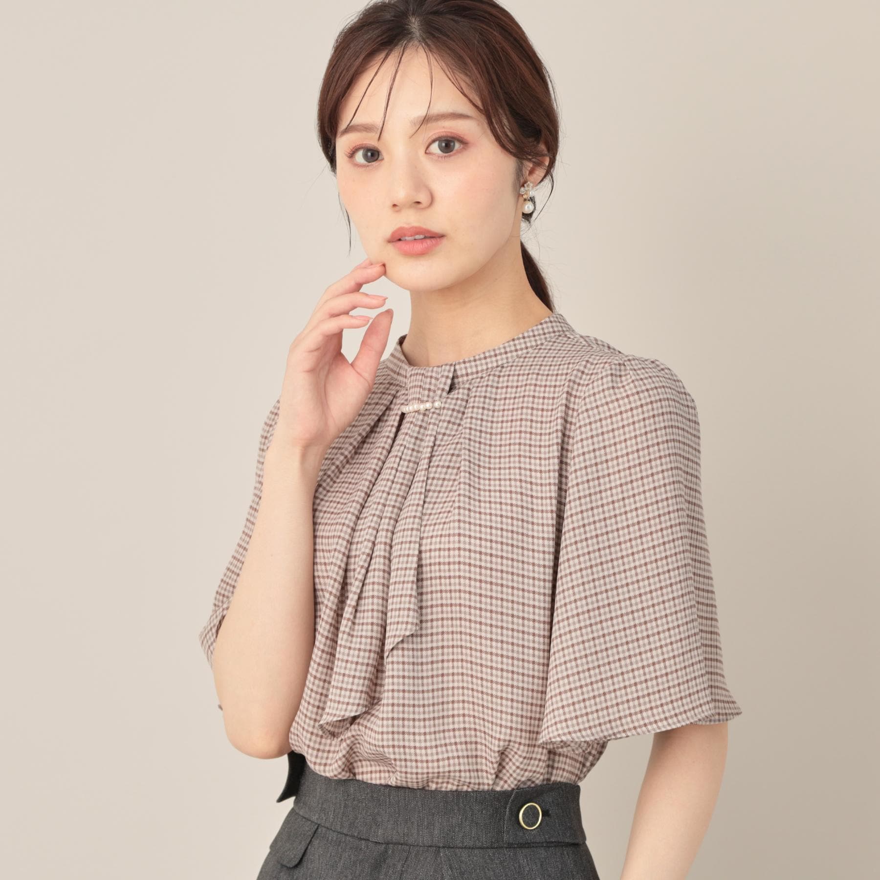クチュール ブローチ Couture Brooch パール調タイチェックプリントブラウス （ベージュ(152)） ベージュ(152)