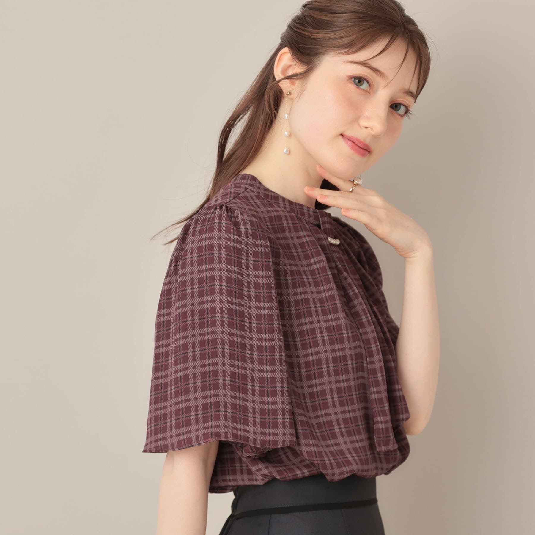 クチュール ブローチ Couture Brooch パール調タイチェックプリントブラウス （ベージュ(152)） ベージュ(152)