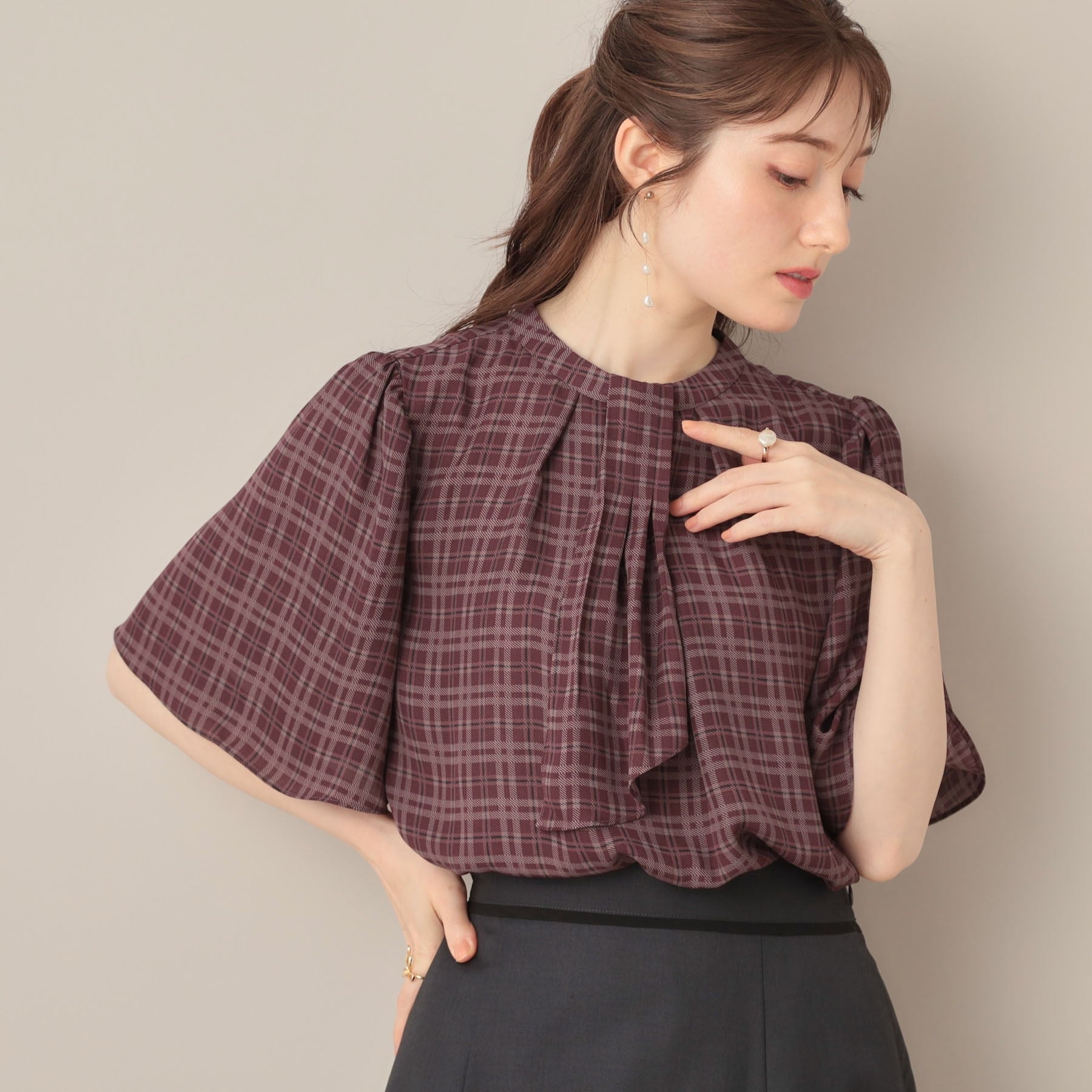 クチュール ブローチ Couture Brooch パール調タイチェックプリントブラウス （ベージュ(152)） ベージュ(152)