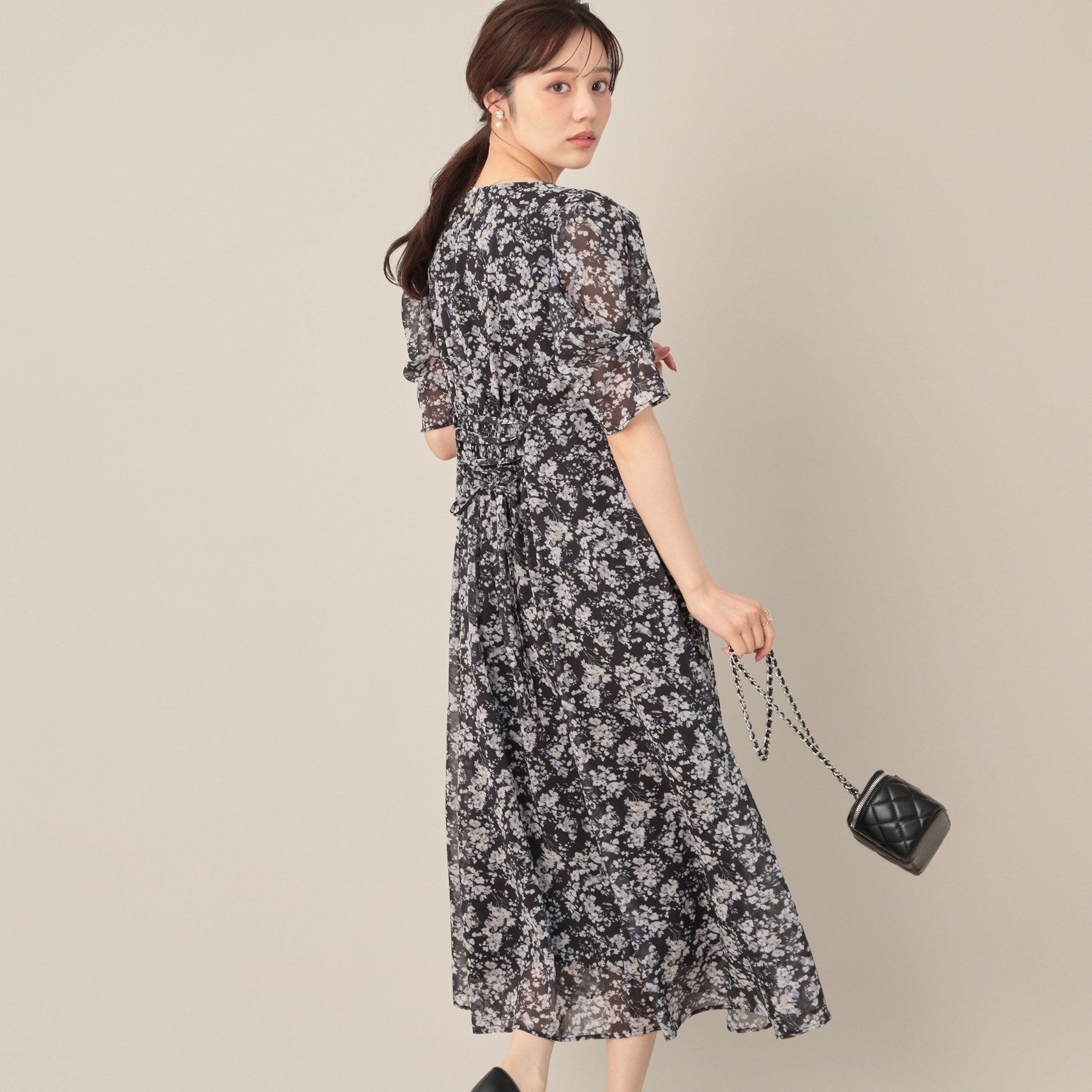 クチュール ブローチ Couture Brooch Vネックフラワーワンピース （ブラック(119)） ブラック(119)