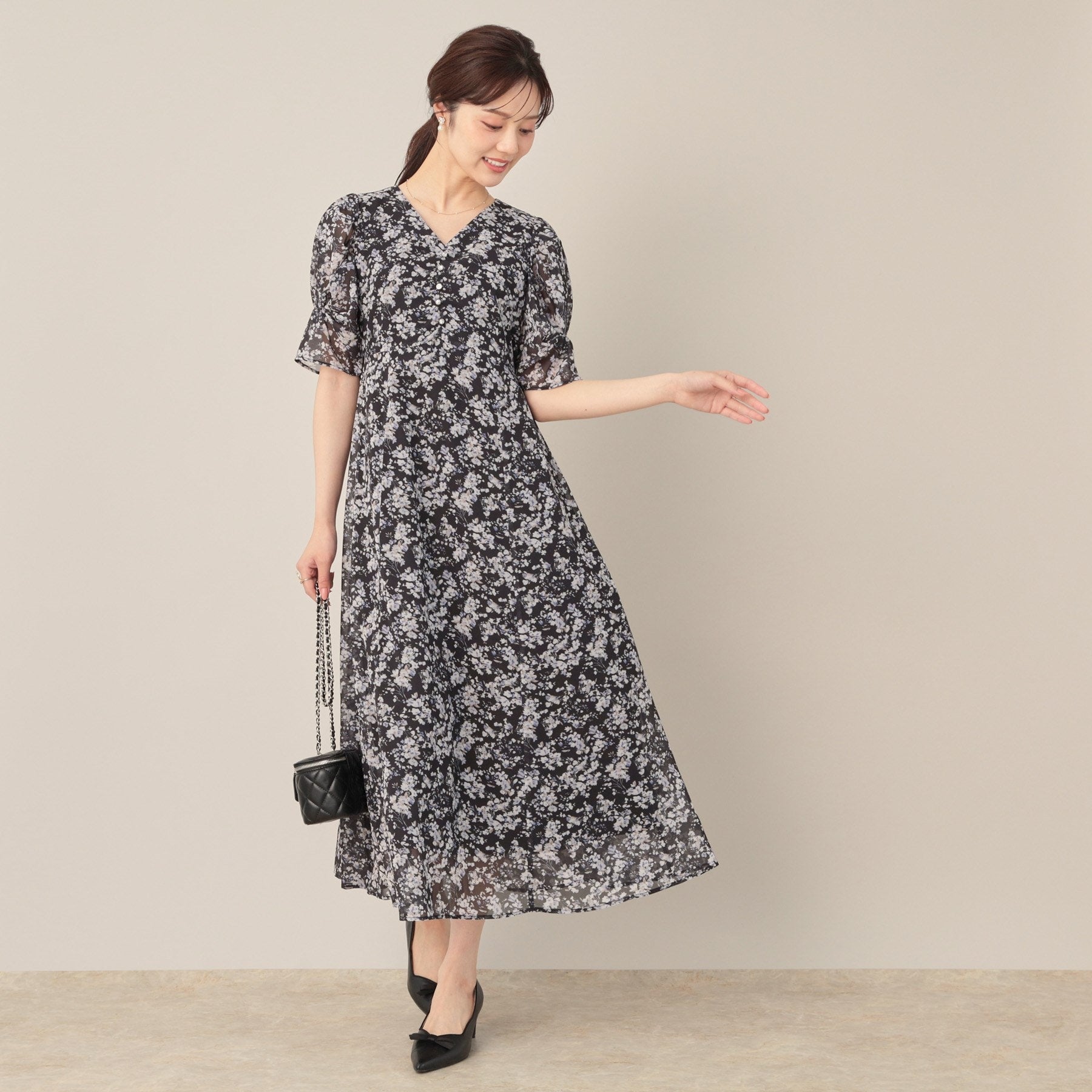 クチュール ブローチ Couture Brooch Vネックフラワーワンピース （ブラック(119)） ブラック(119)