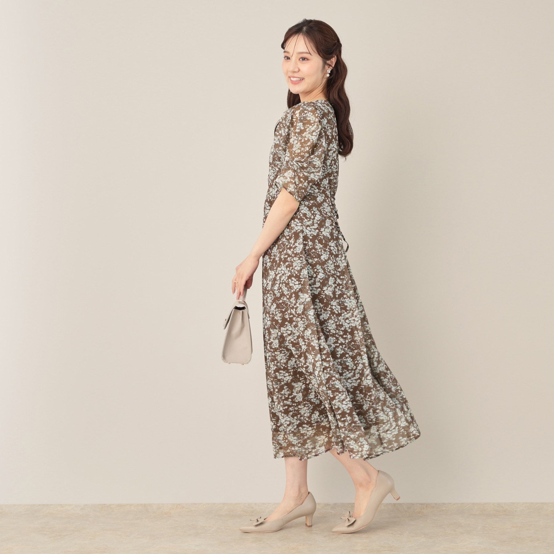 クチュール ブローチ Couture Brooch Vネックフラワーワンピース （ブラック(119)） ブラック(119)