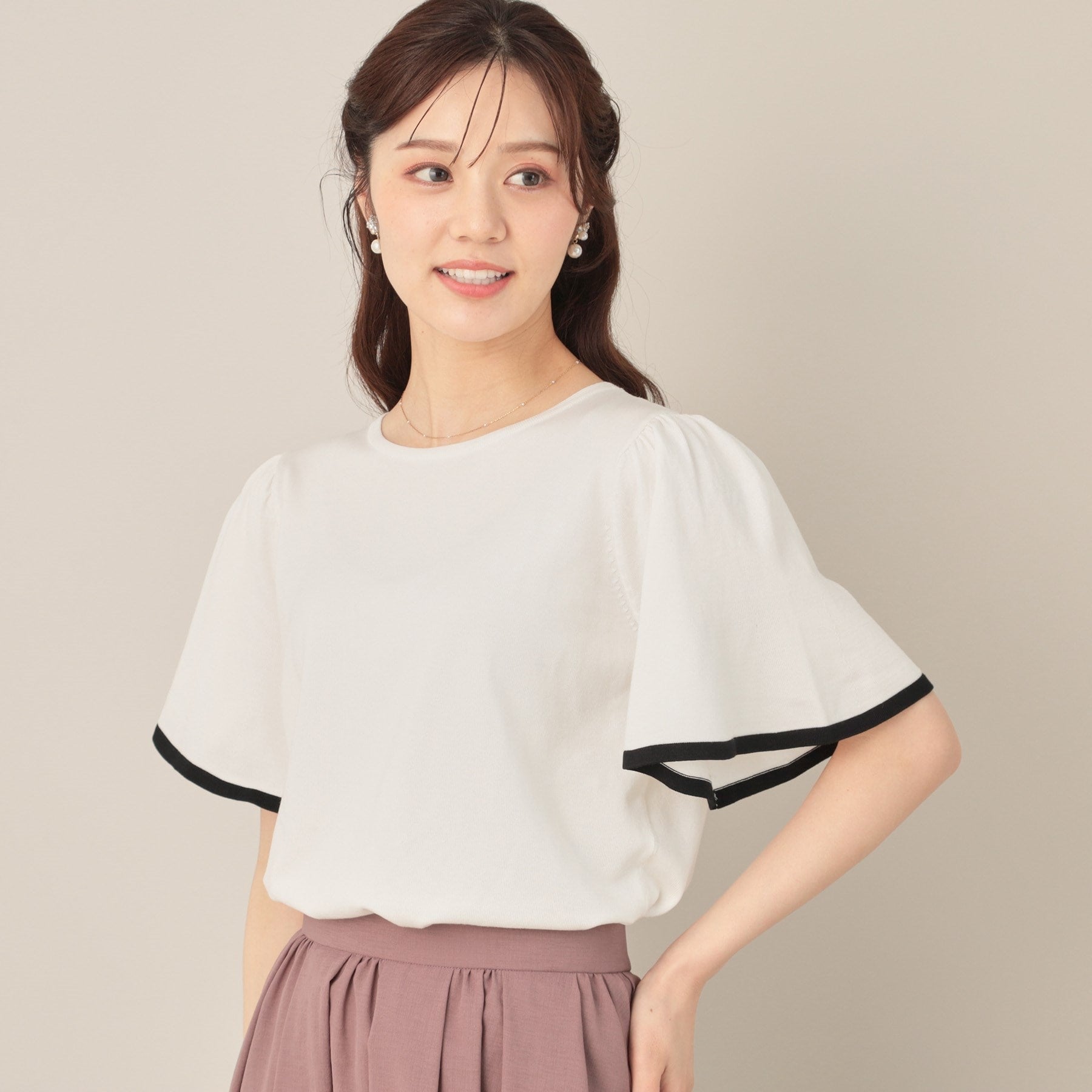 クチュール ブローチ Couture Brooch 【フェミニン・5分袖・通勤】配色フレアスリーブニット （オフホワイト(503)） オフホワイト(503)