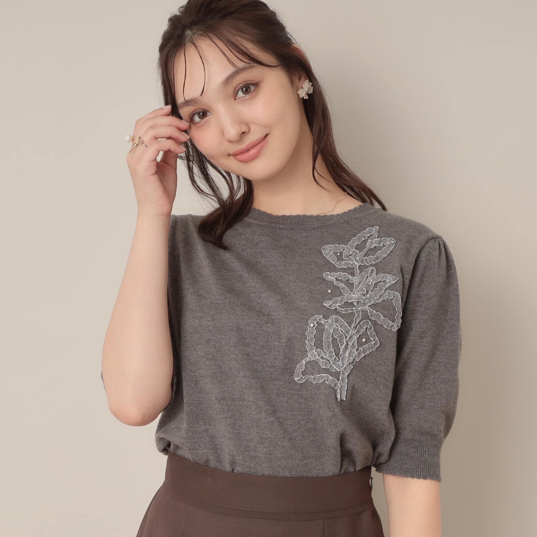 クチュール ブローチ Couture Brooch オーガンフリルフラワーニット （チャコールグレー(013)） チャコールグレー(013)