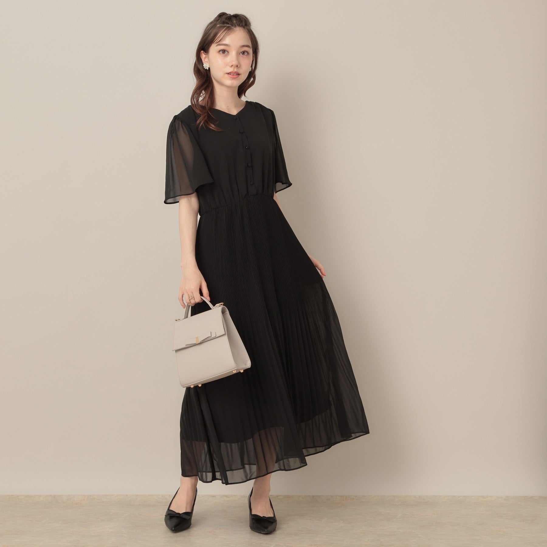 クチュール ブローチ Couture Brooch 【二の腕カバー・楽ちん・通勤】シフォンプリーツワンピース （ピンクベージュ(053)） ピンクベージュ(053)