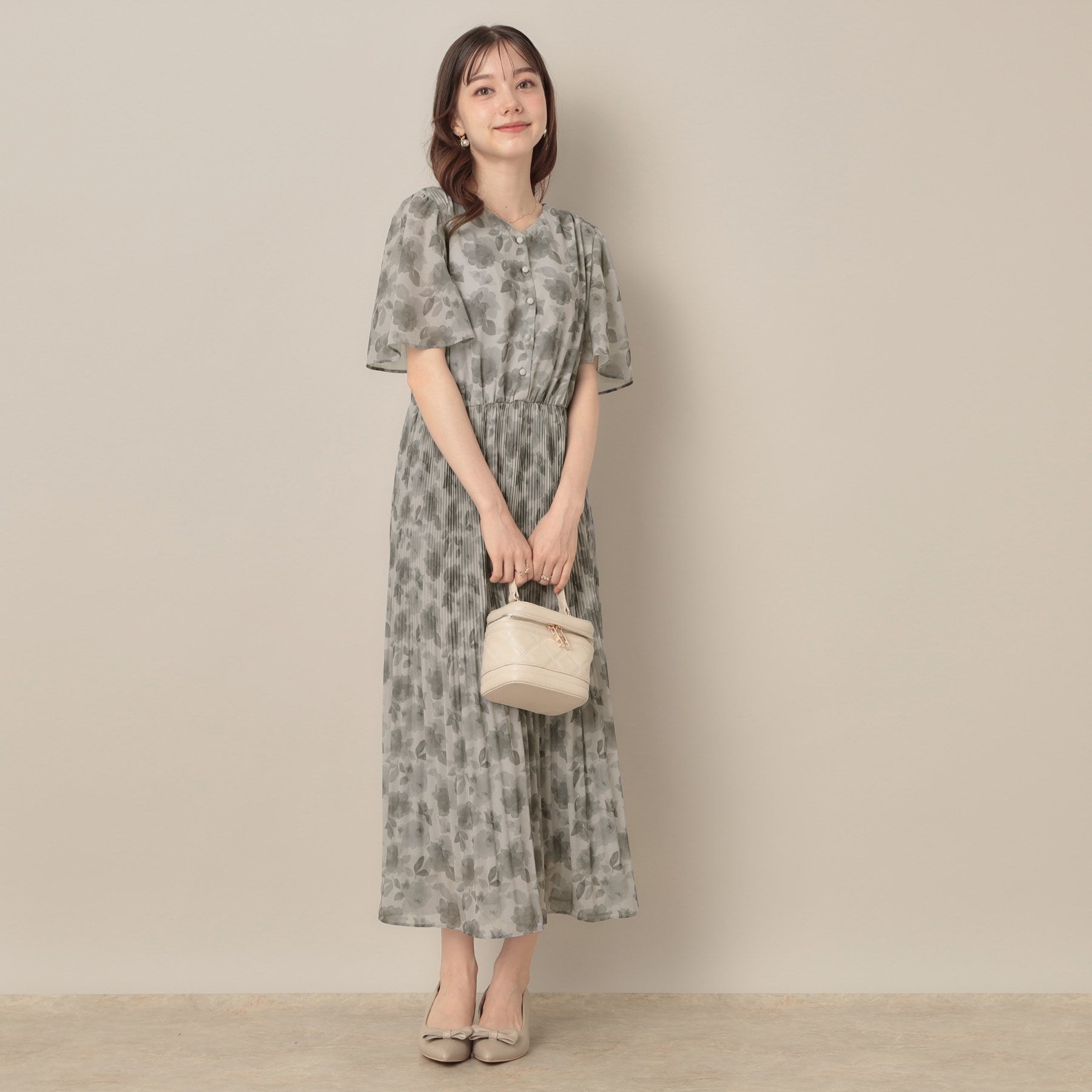クチュール ブローチ Couture Brooch 【二の腕カバー・楽ちん・通勤】シフォンプリーツワンピース （ピンクベージュ(053)） ピンクベージュ(053)