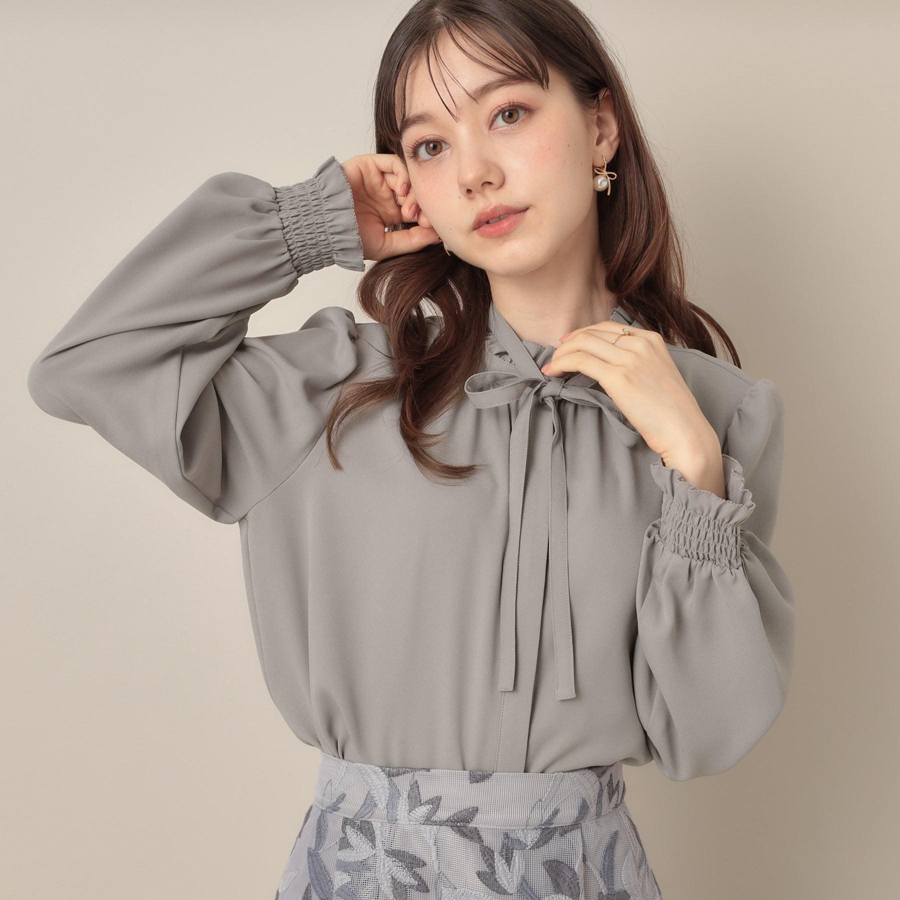 クチュール ブローチ Couture Brooch タイ付きピコフリルブラウス （ピンクベージュ(053)） ピンクベージュ(053)