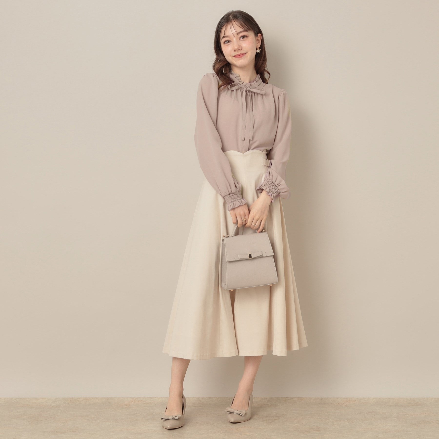 クチュール ブローチ Couture Brooch タイ付きピコフリルブラウス （ピンクベージュ(053)） ピンクベージュ(053)