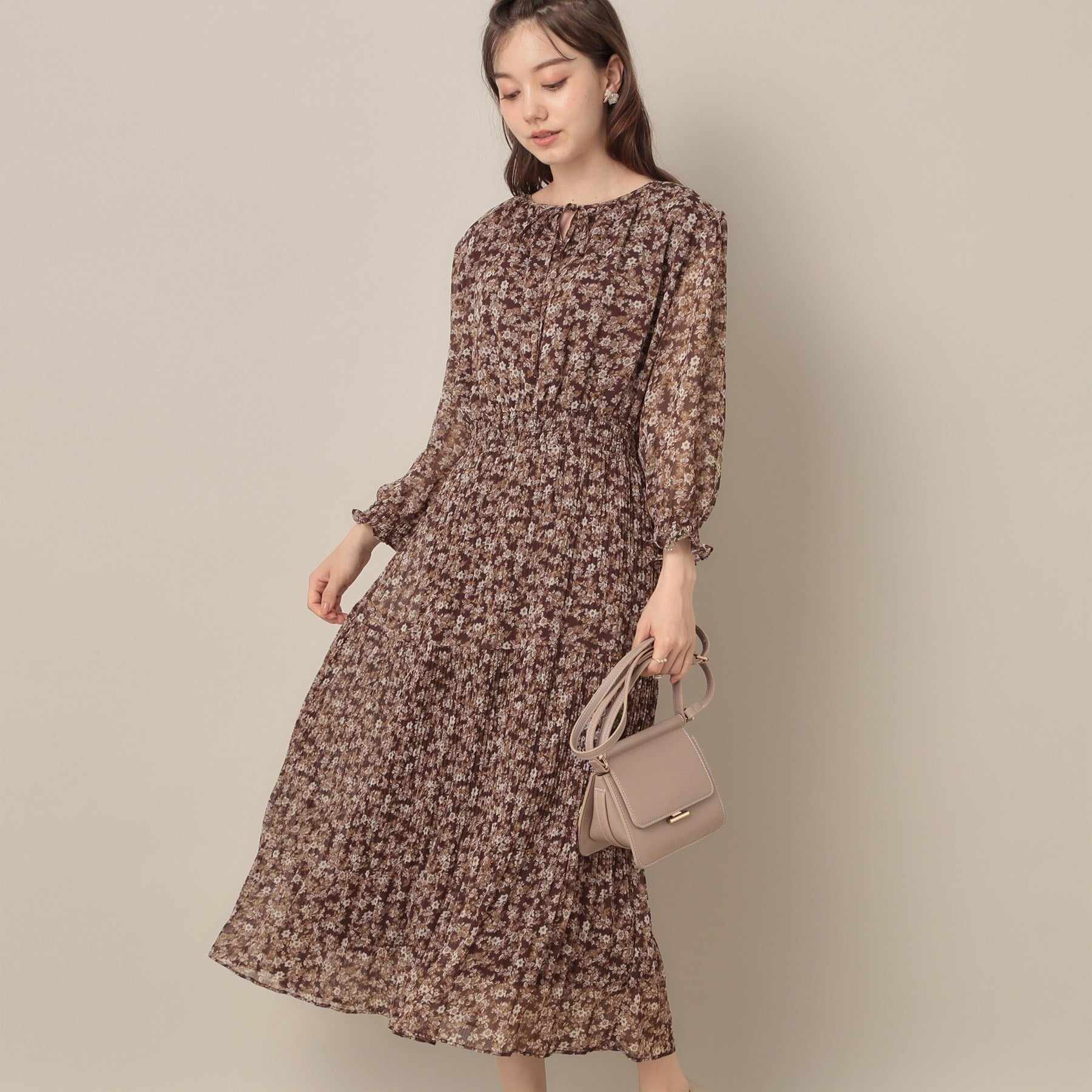 クチュール ブローチ Couture Brooch 【一枚で着映える・花柄・通勤】シフォン楊柳小花ワンピース （ボルドー(164)） ボルドー(164)