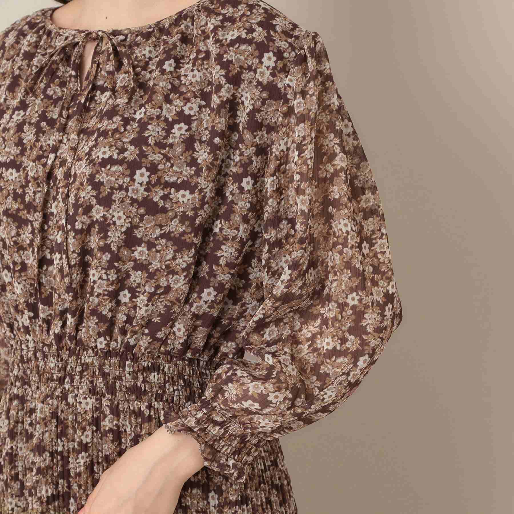 クチュール ブローチ Couture Brooch 【一枚で着映える・花柄・通勤】シフォン楊柳小花ワンピース （ボルドー(164)） ボルドー(164)