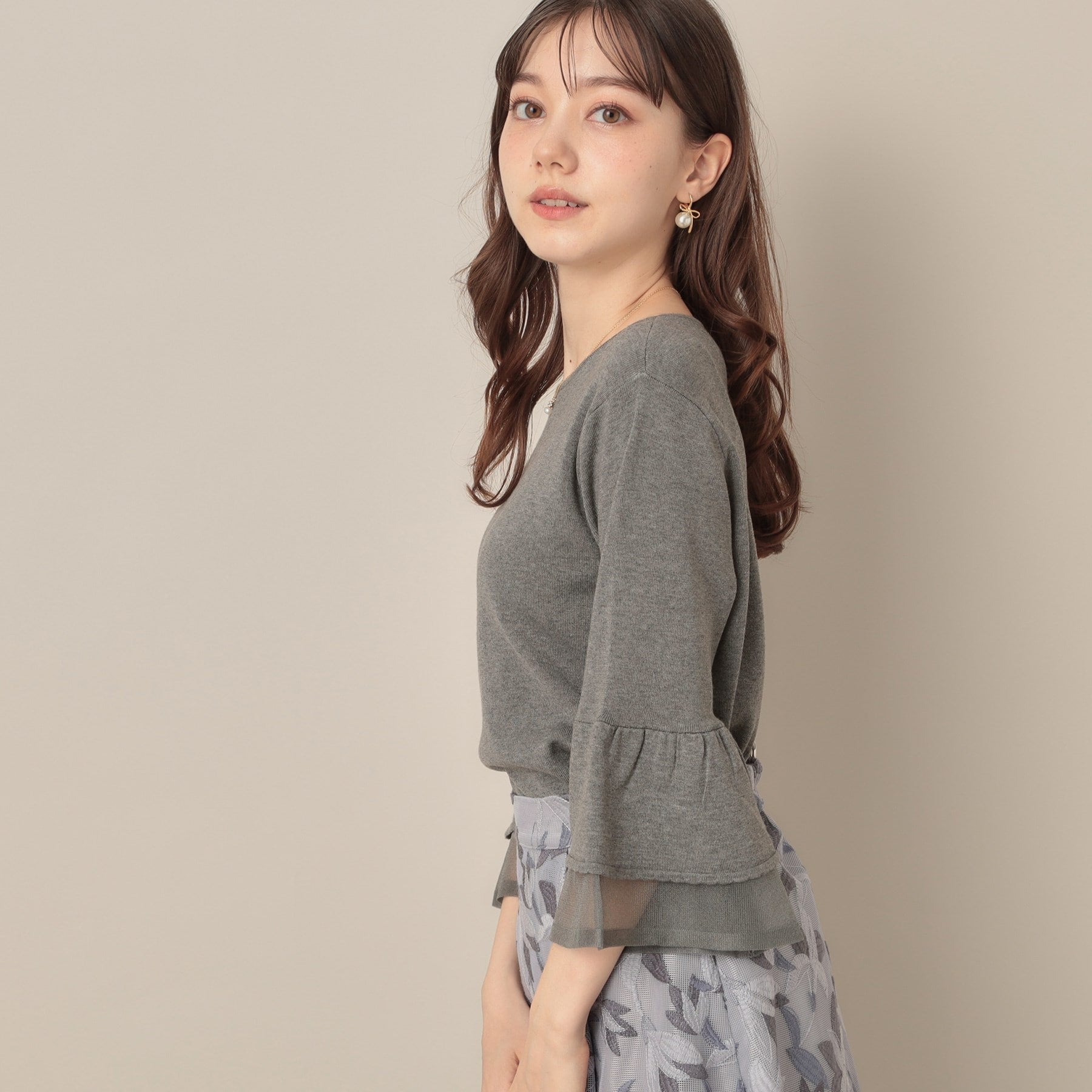 クチュール ブローチ Couture Brooch 【フェミニン・着映え・通勤】シアーフレアー袖ニットトップス （ボルドー(064)） ボルドー(064)