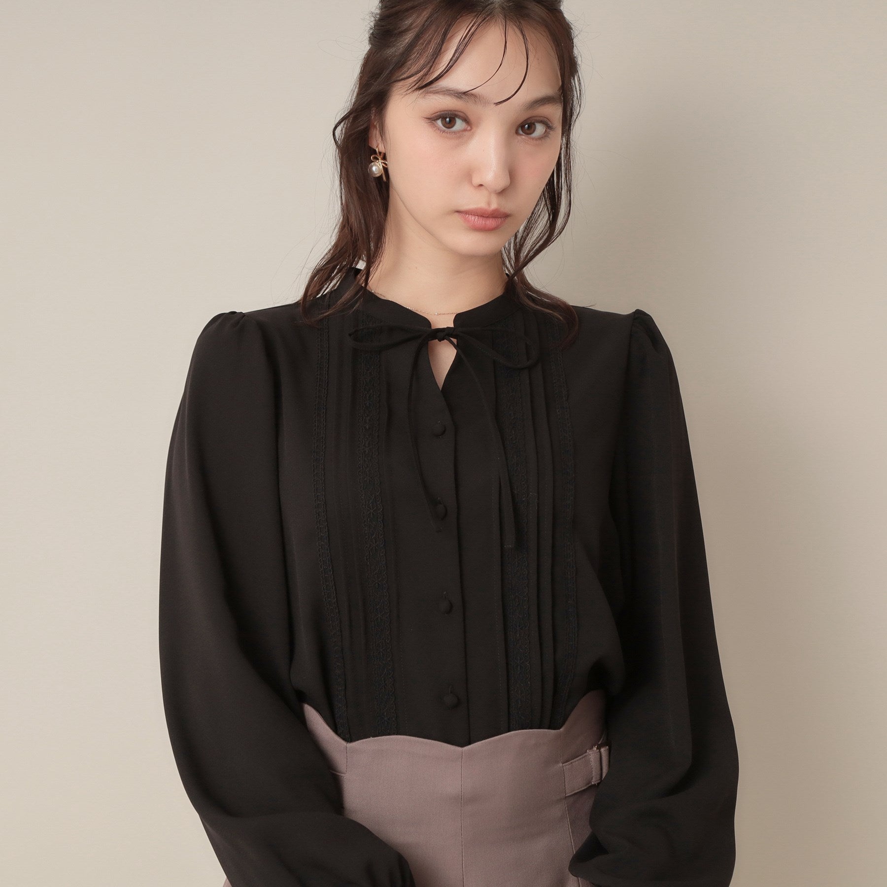 クチュール ブローチ Couture Brooch ピンタックレースブラウス （ブラック(019)） ブラック(019)