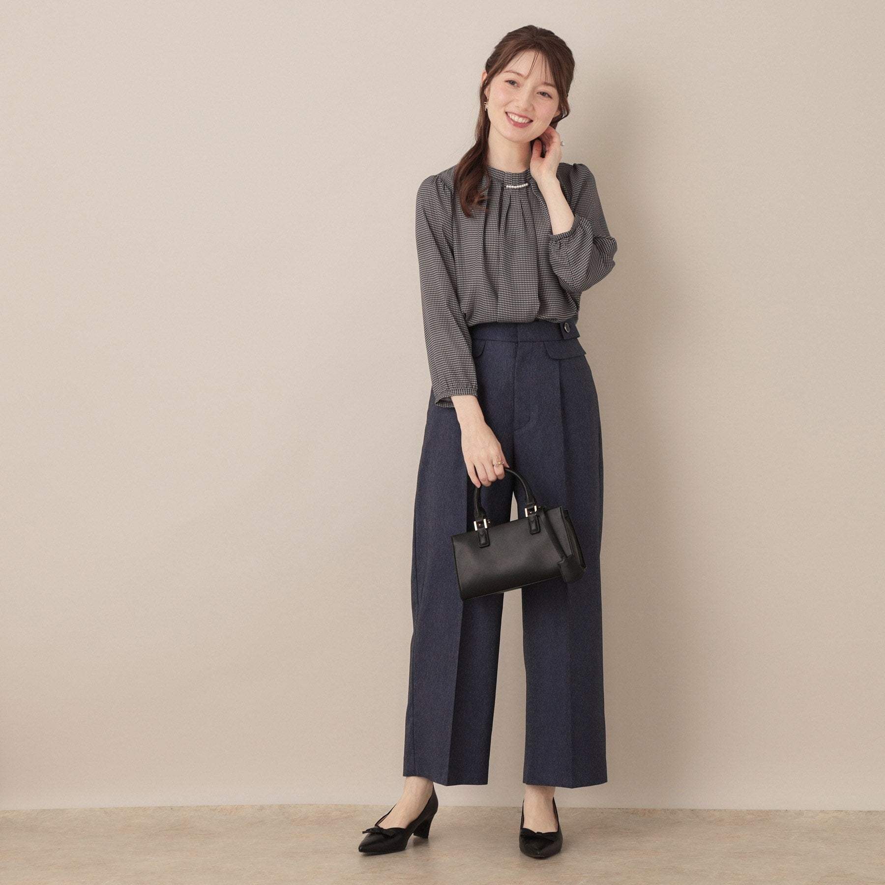 クチュール ブローチ Couture Brooch 【大人可愛い・パール取り外し・通勤】・タックタイチェック柄ブラウス （ブラック(119)） ブラック(119)