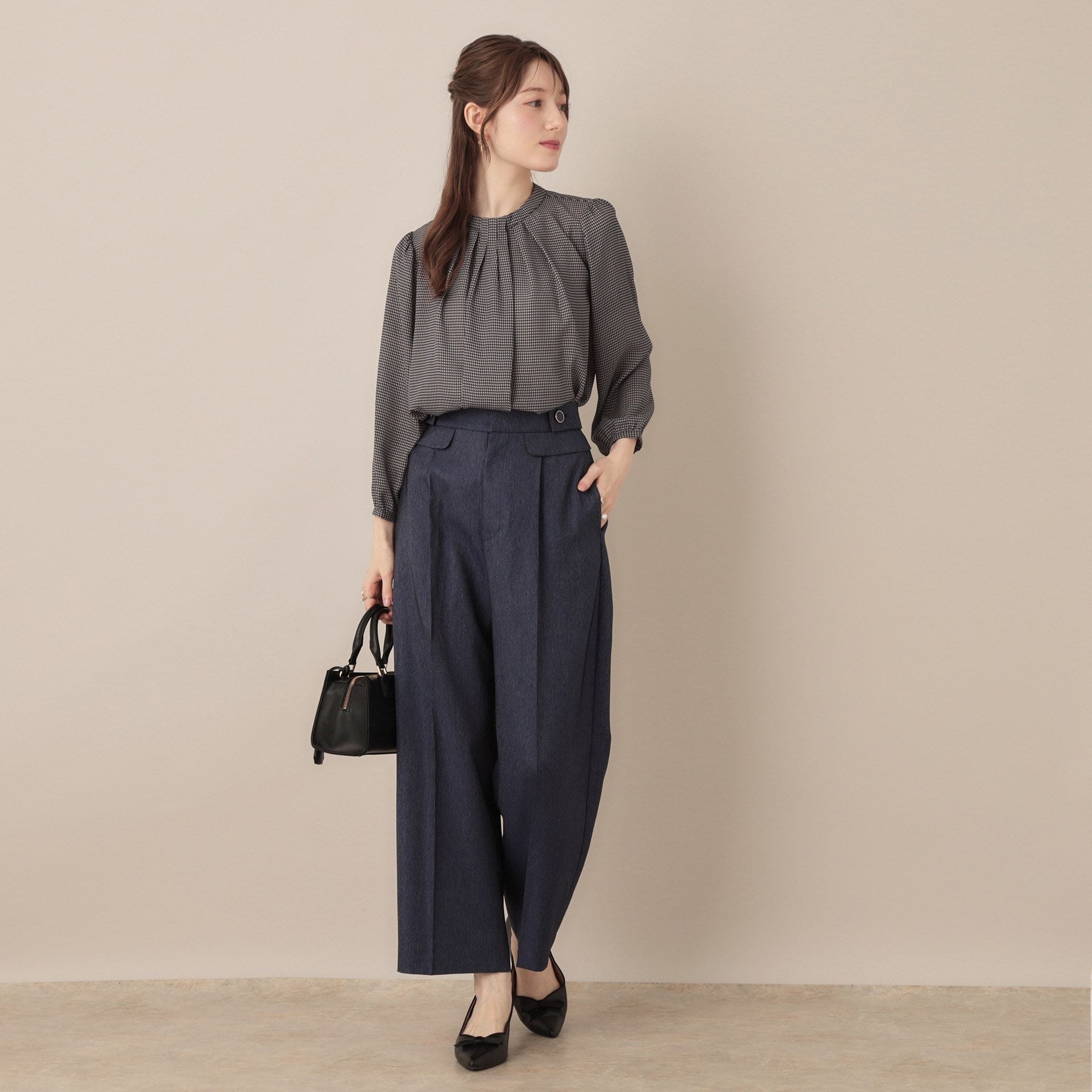 クチュール ブローチ Couture Brooch 【大人可愛い・パール取り外し・通勤】・タックタイチェック柄ブラウス （ブラック(119)） ブラック(119)