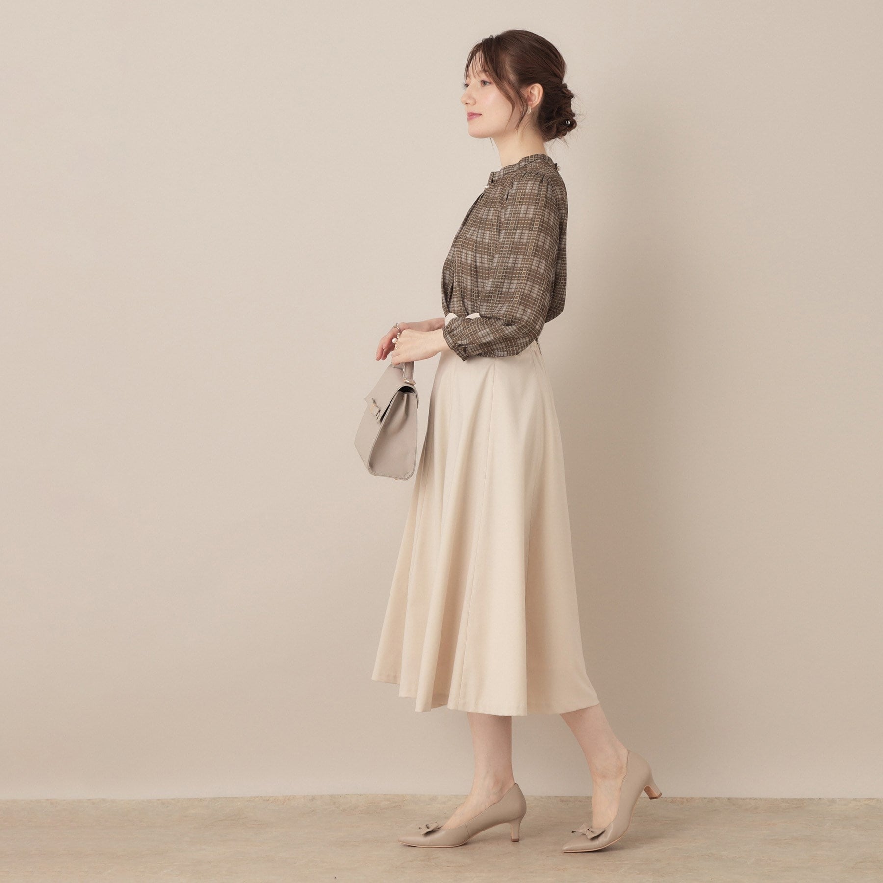 クチュール ブローチ Couture Brooch 【大人可愛い・パール取り外し・通勤】・タックタイチェック柄ブラウス （ブラック(119)） ブラック(119)