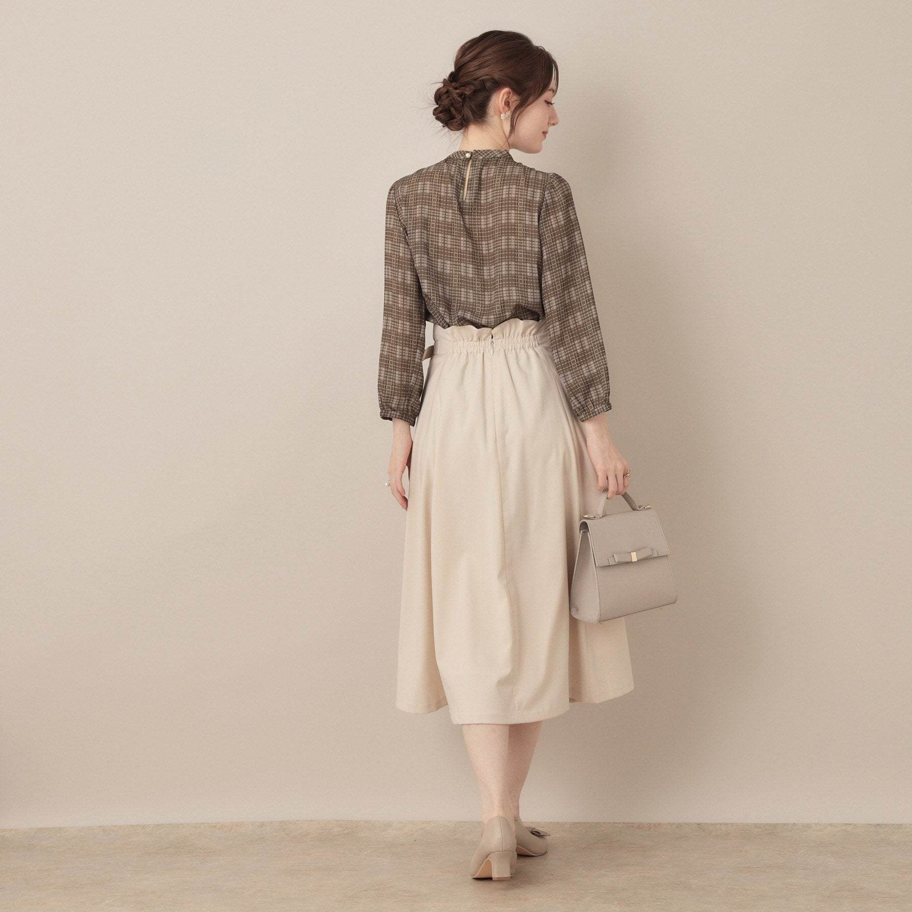 クチュール ブローチ Couture Brooch 【大人可愛い・パール取り外し・通勤】・タックタイチェック柄ブラウス （ブラック(119)） ブラック(119)