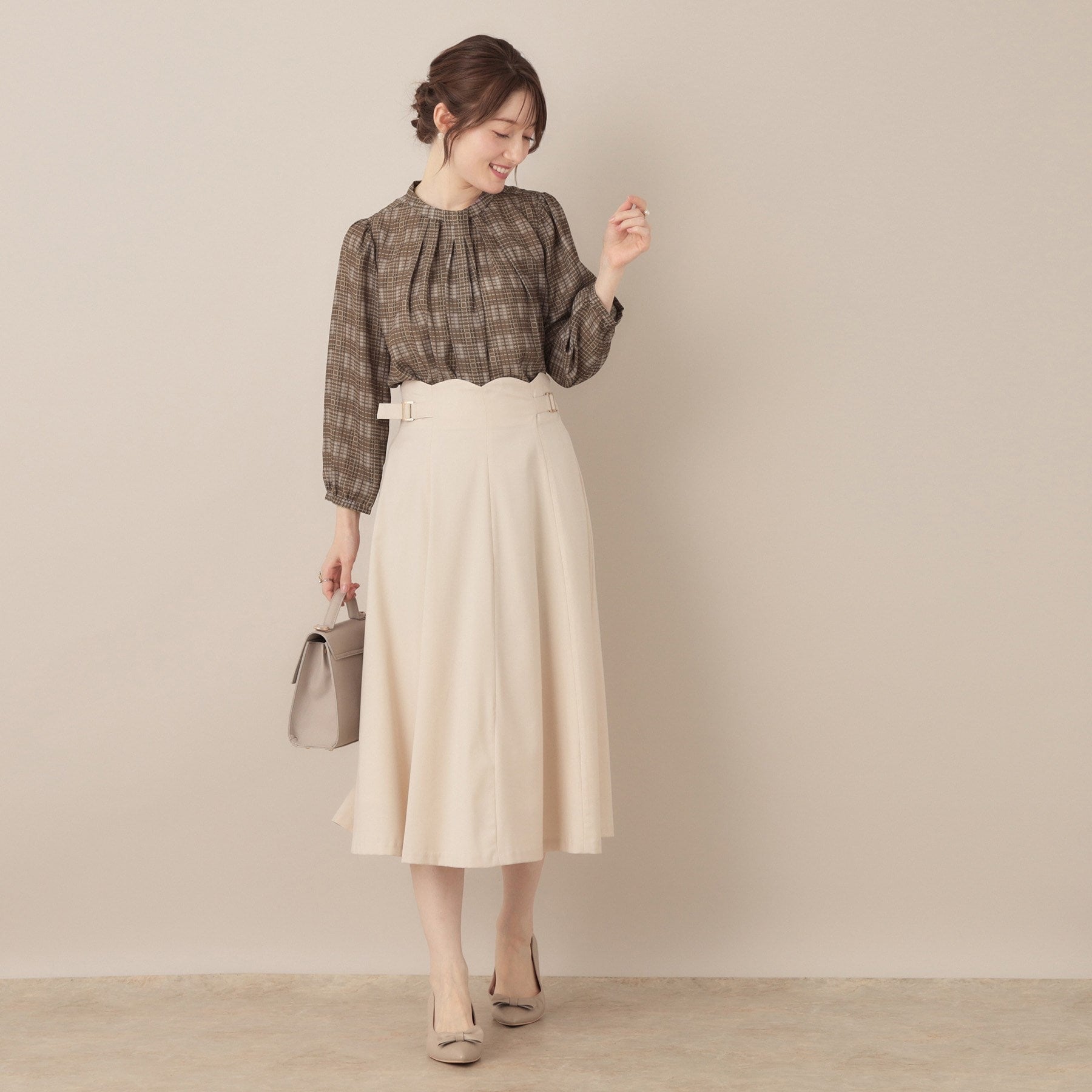 クチュール ブローチ Couture Brooch 【大人可愛い・パール取り外し・通勤】・タックタイチェック柄ブラウス （ブラック(119)） ブラック(119)