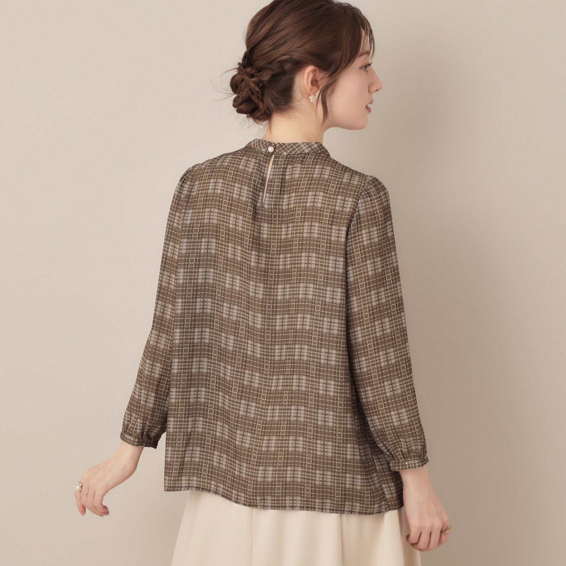 クチュール ブローチ Couture Brooch 【大人可愛い・パール取り外し・通勤】・タックタイチェック柄ブラウス （ブラック(119)） ブラック(119)