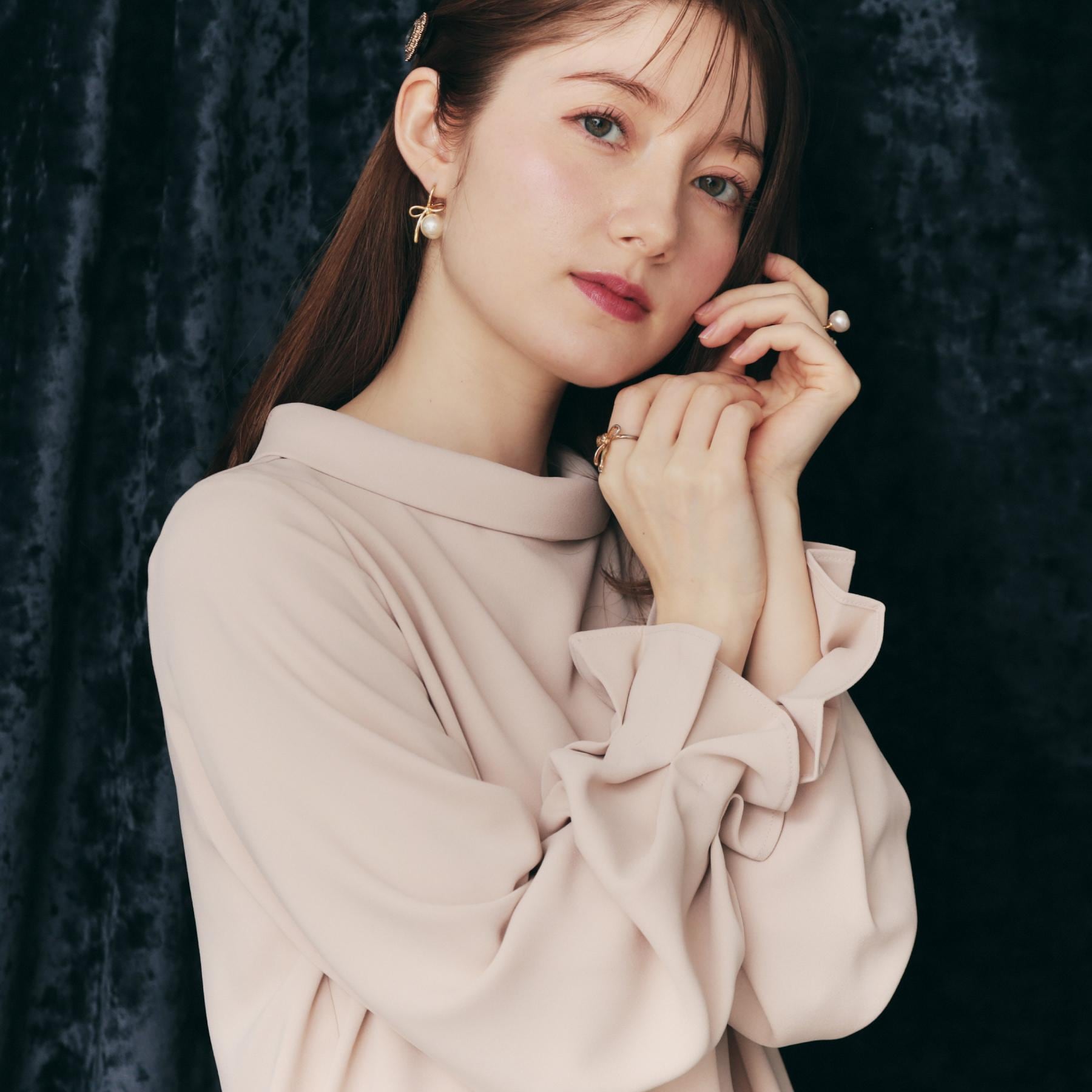 クチュール ブローチ Couture Brooch ロールカラーバックリボンブラウス （ピンクベージュ(053)） ピンクベージュ(053)
