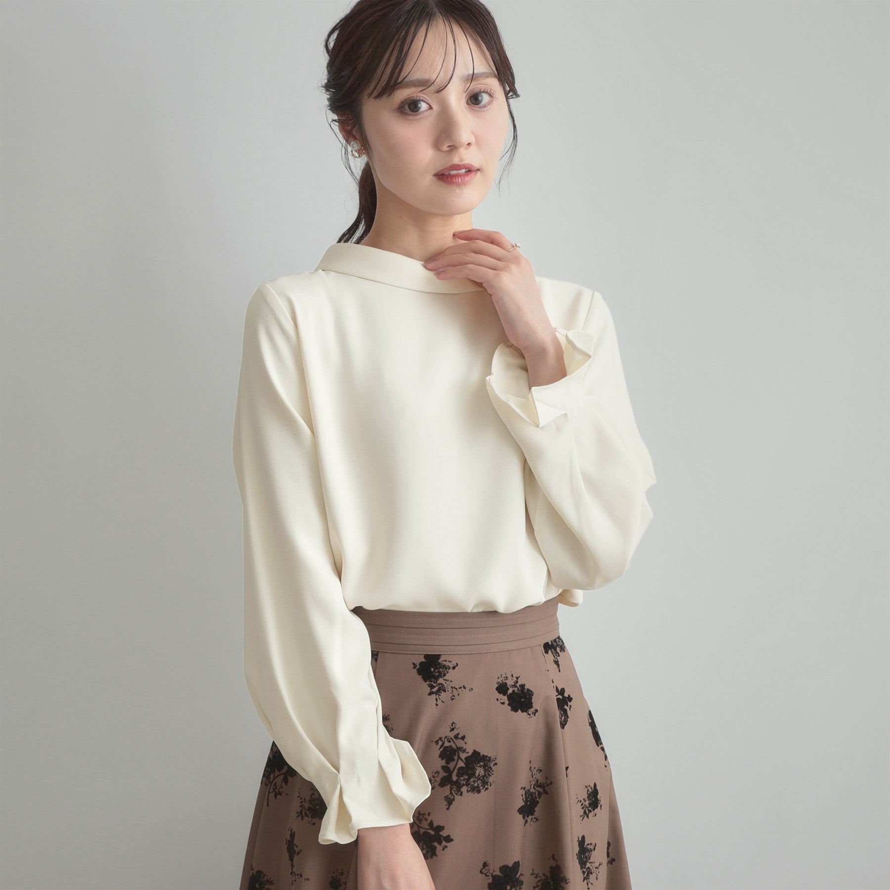クチュール ブローチ Couture Brooch ロールカラーバックリボンブラウス （ピンクベージュ(053)） ピンクベージュ(053)