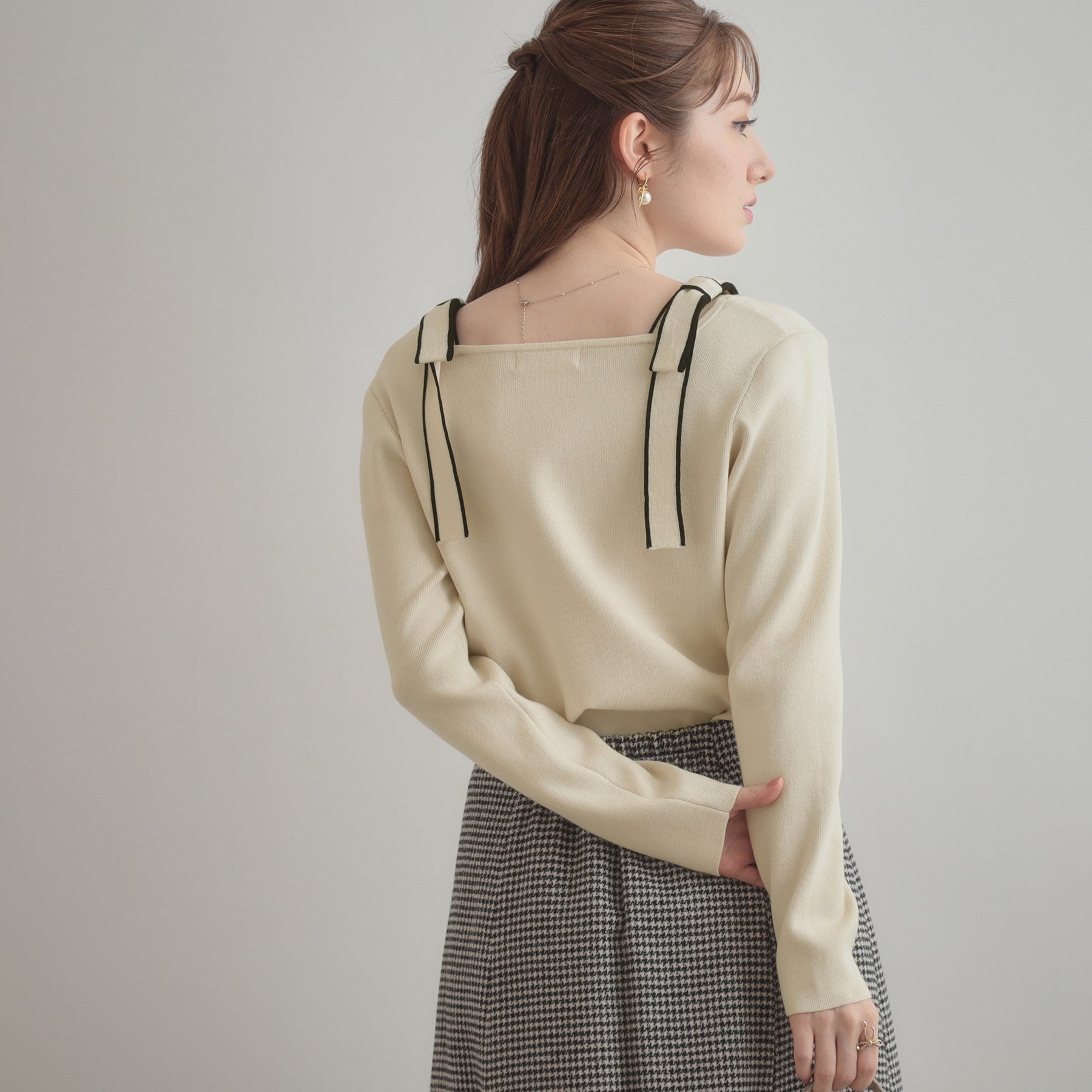 クチュール ブローチ Couture Brooch 配色リボン総針ニットトップス （アイボリー(004)） アイボリー(004)