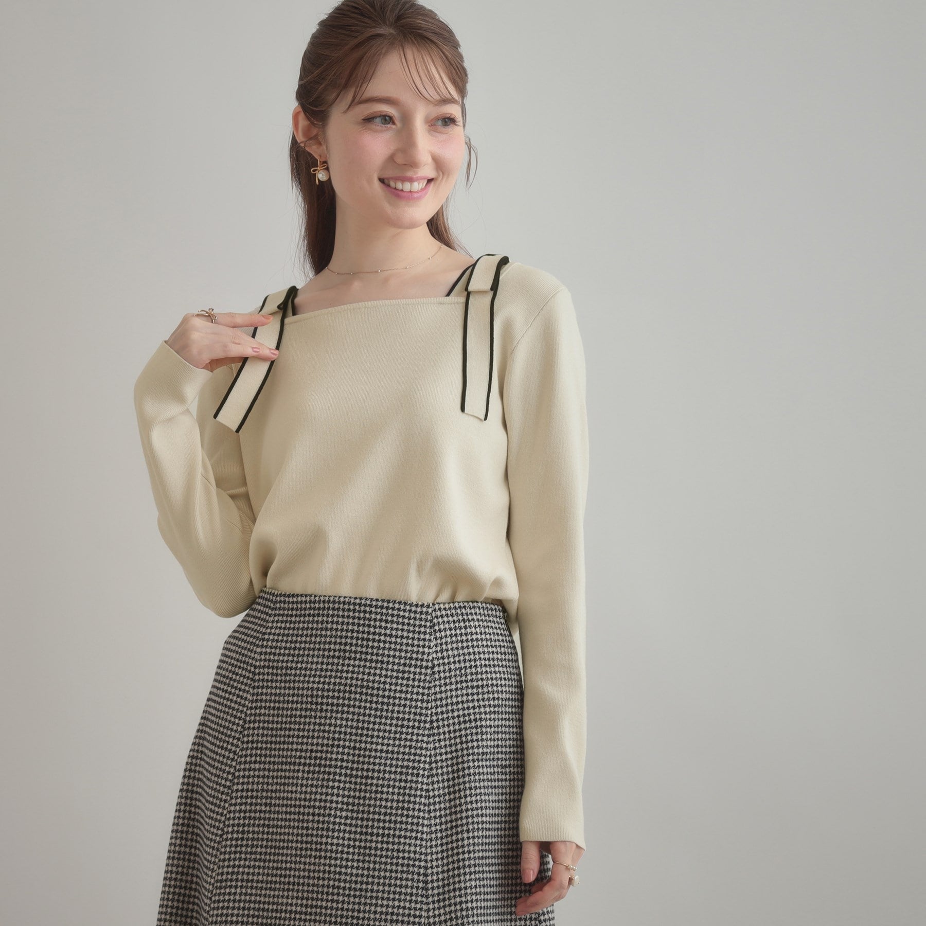 クチュール ブローチ Couture Brooch 配色リボン総針ニットトップス （アイボリー(004)） アイボリー(004)