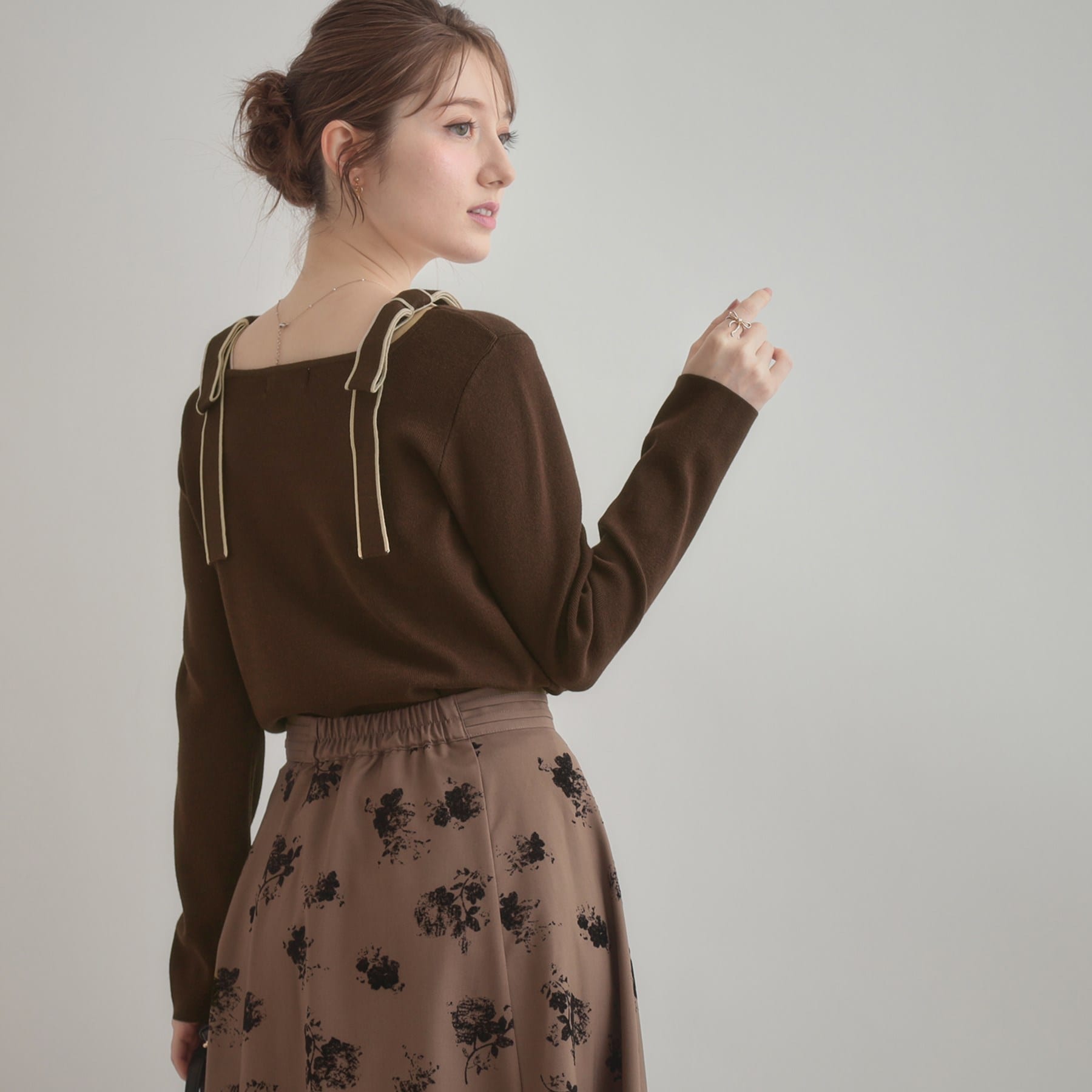 クチュール ブローチ Couture Brooch 配色リボン総針ニットトップス （アイボリー(004)） アイボリー(004)